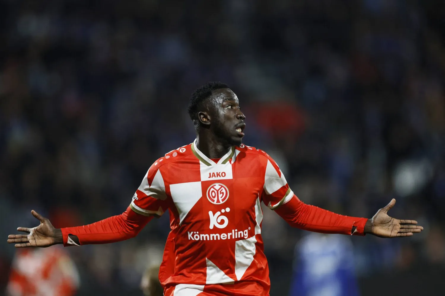 سيلاس مهاجم فريق ماينز الألماني (رويترز)