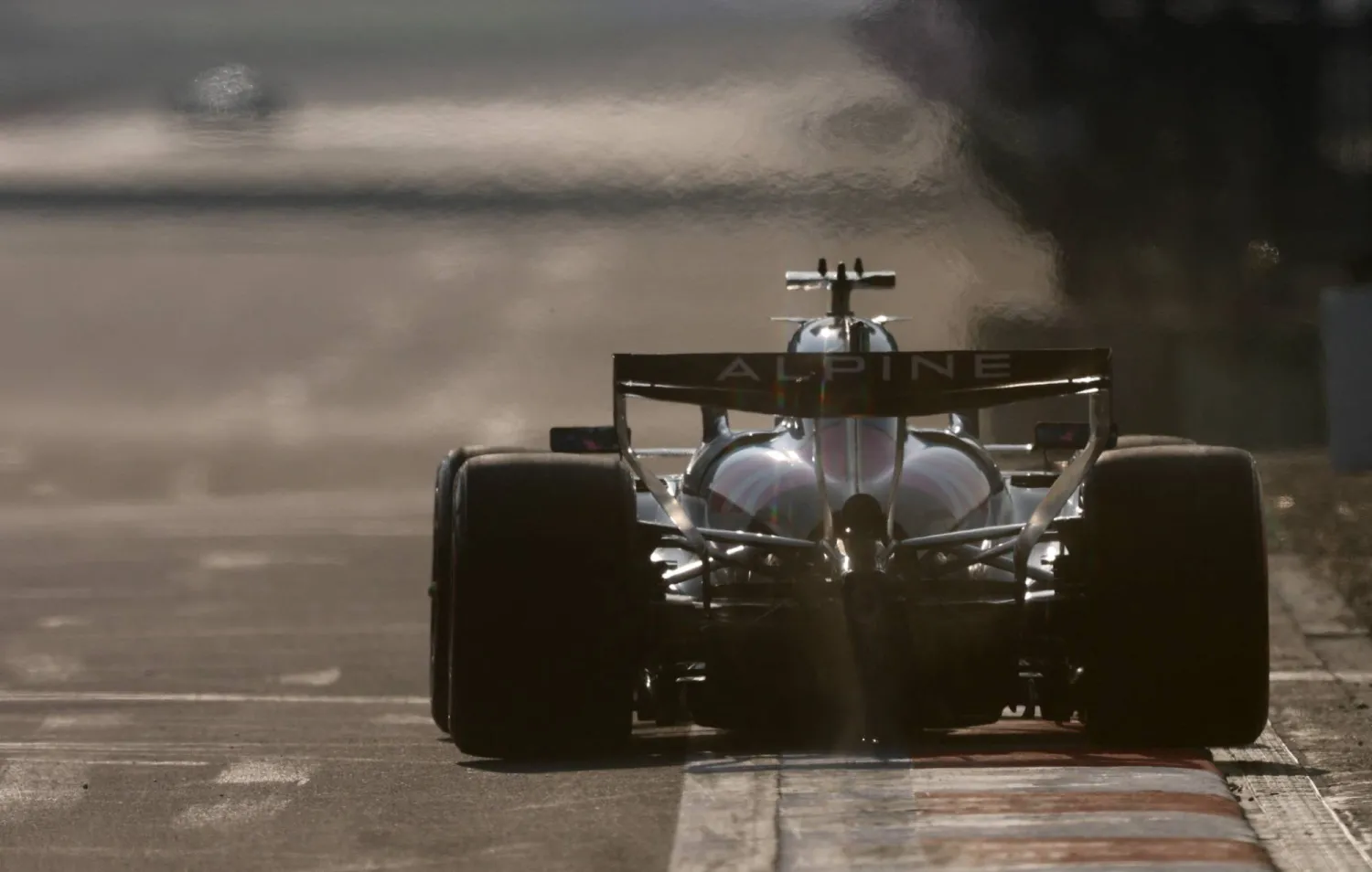 فريق «ألبين» الفرنسي مرشح لمشاركة «مرسيدس» (رويترز)