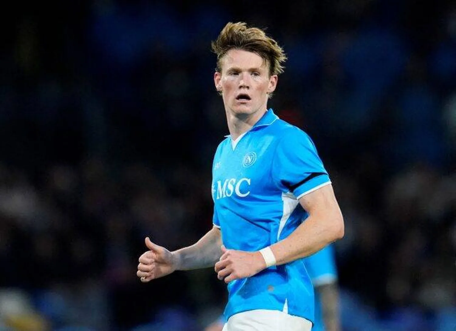 لاعب وسط «نابولي» الأسكوتلندي سكوت ماكتومناي (رويترز)