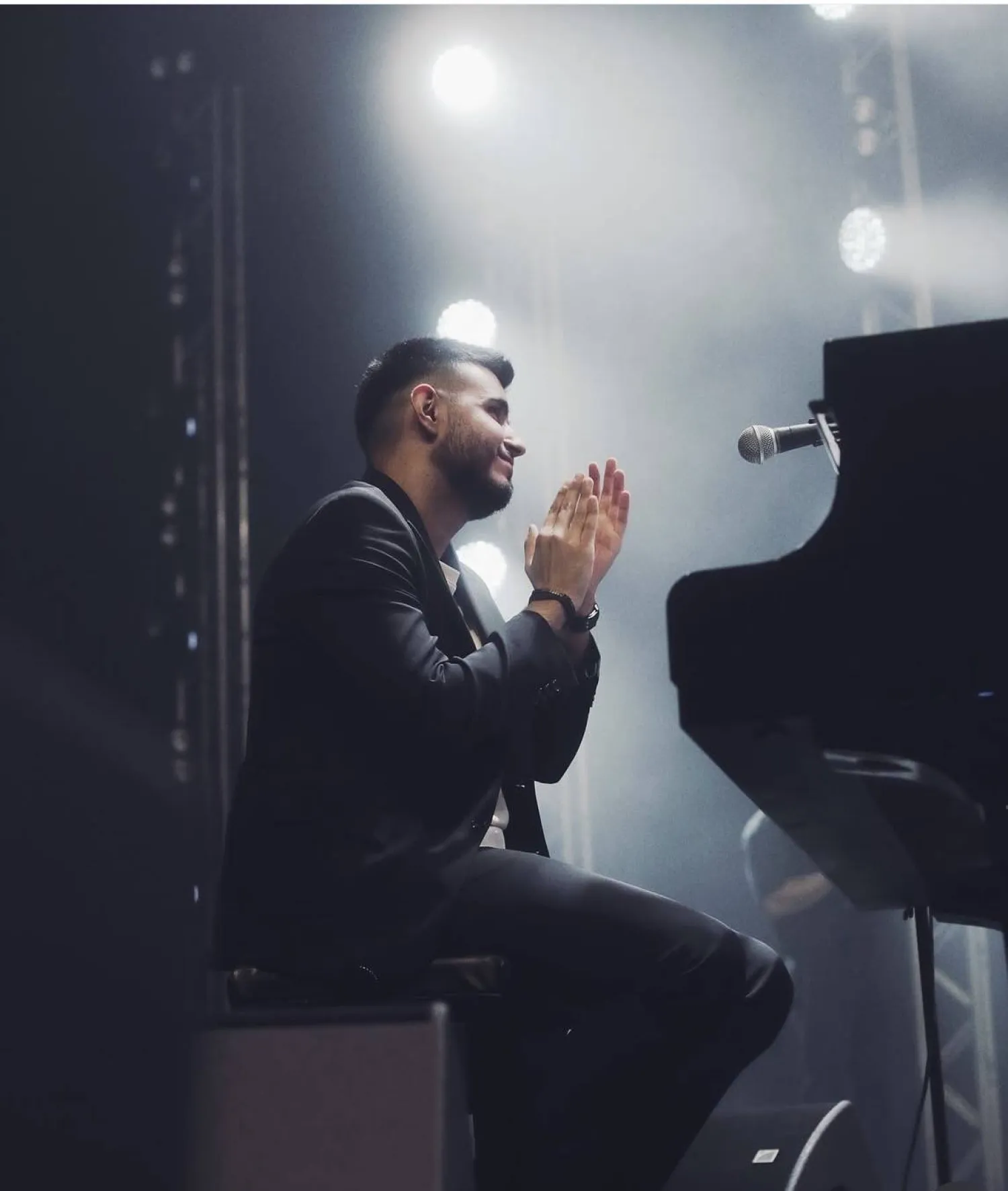 برأيه قواعد التأليف يجب أن ترتكز على التنوع بحيث تشمل أكثر من نمط موسيقي (جاد عبيد)
