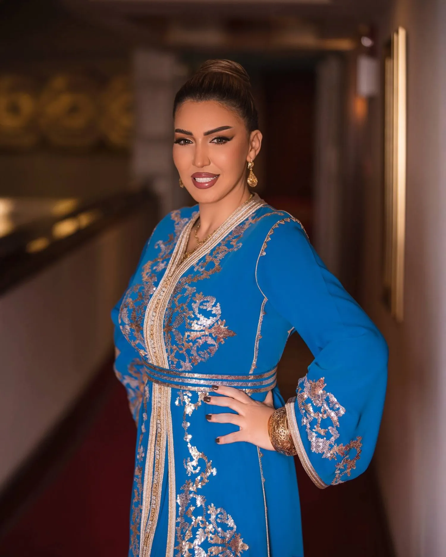 الفنانة المغربية أسماء لمنور تسعى دائماً لتحقيق التوازن بين حياتها العائلية ومسيرتها الفنية (حسابها على {إنستغرام})