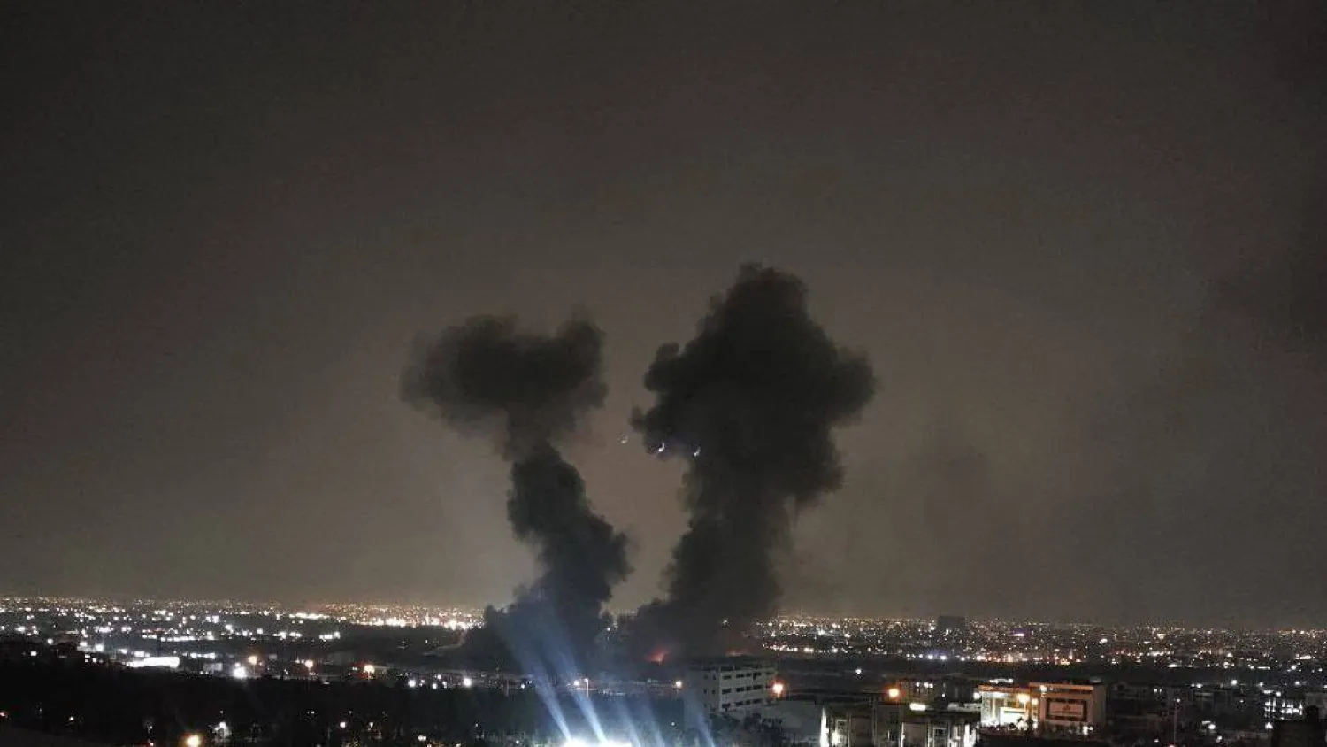 غارة جوية على موقع عسكري بمدينة كرج فجر الخميس (شبكات التواصل)