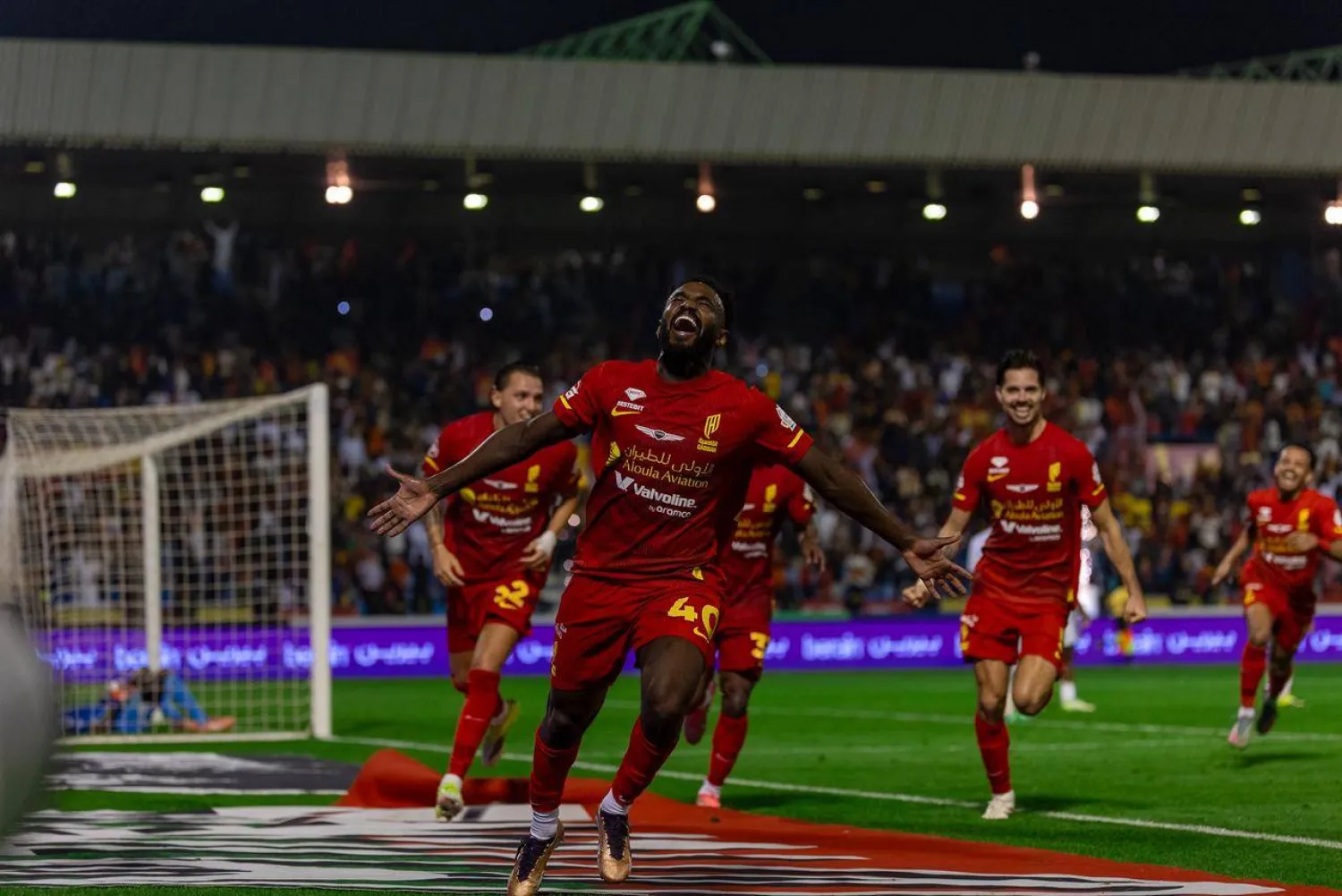 محنشي محتفلا بهدفه الثمين في الأهلي (تصوير: عيسى الدبيسي)