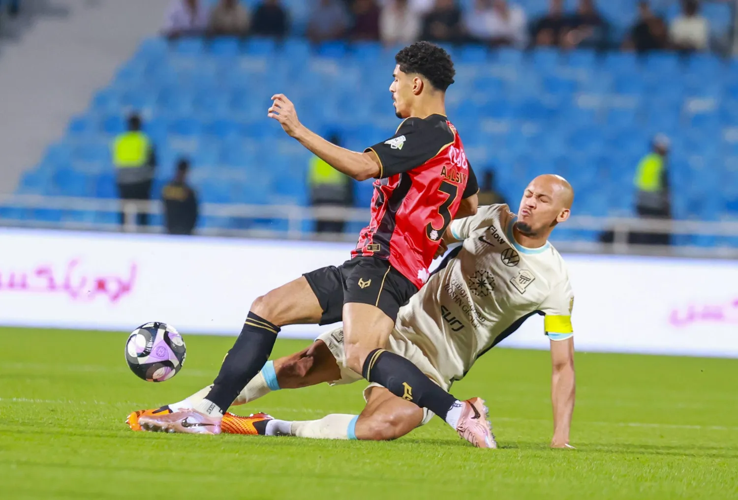البرازيلي فابينيو، قائد فريق الاتحاد خلال اللقاء (تصوير: سعد الدوسري) 