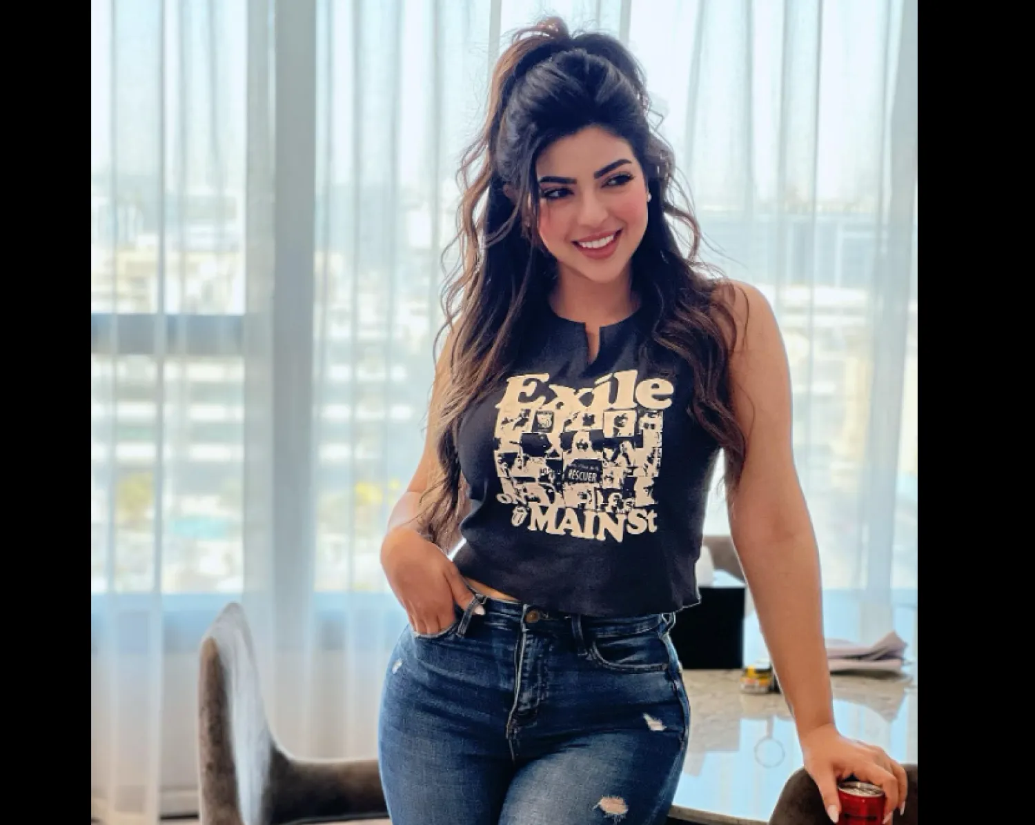 الفنانة ميرنا جميل (صفحتها على «فيسبوك»)