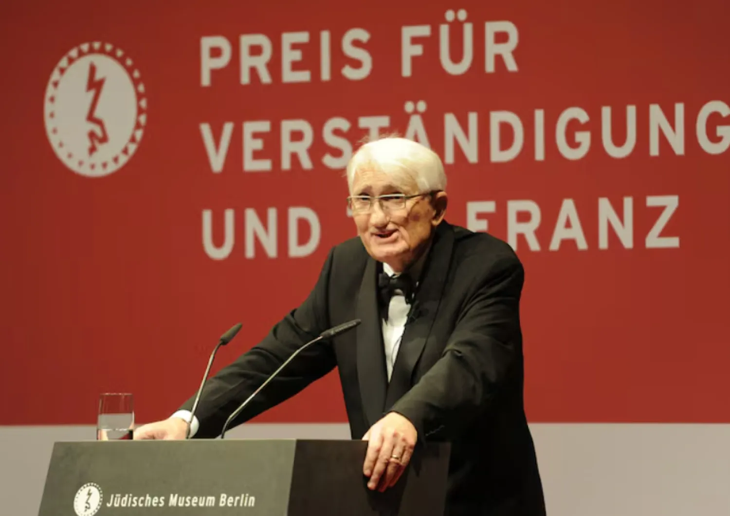 German philosopher Professor Juergen Habermas makes a speech during the awards ceremony for the "Understanding and Tolerance" prize at the Jewish museum in Berlin, November 13, 2010. REUTERS/Odd Andersen/Pool/File Photo 