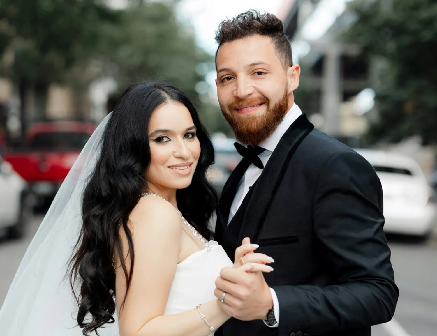 حجازي وزوجته خلال الزفاف (صفحته على «فيسبوك»)