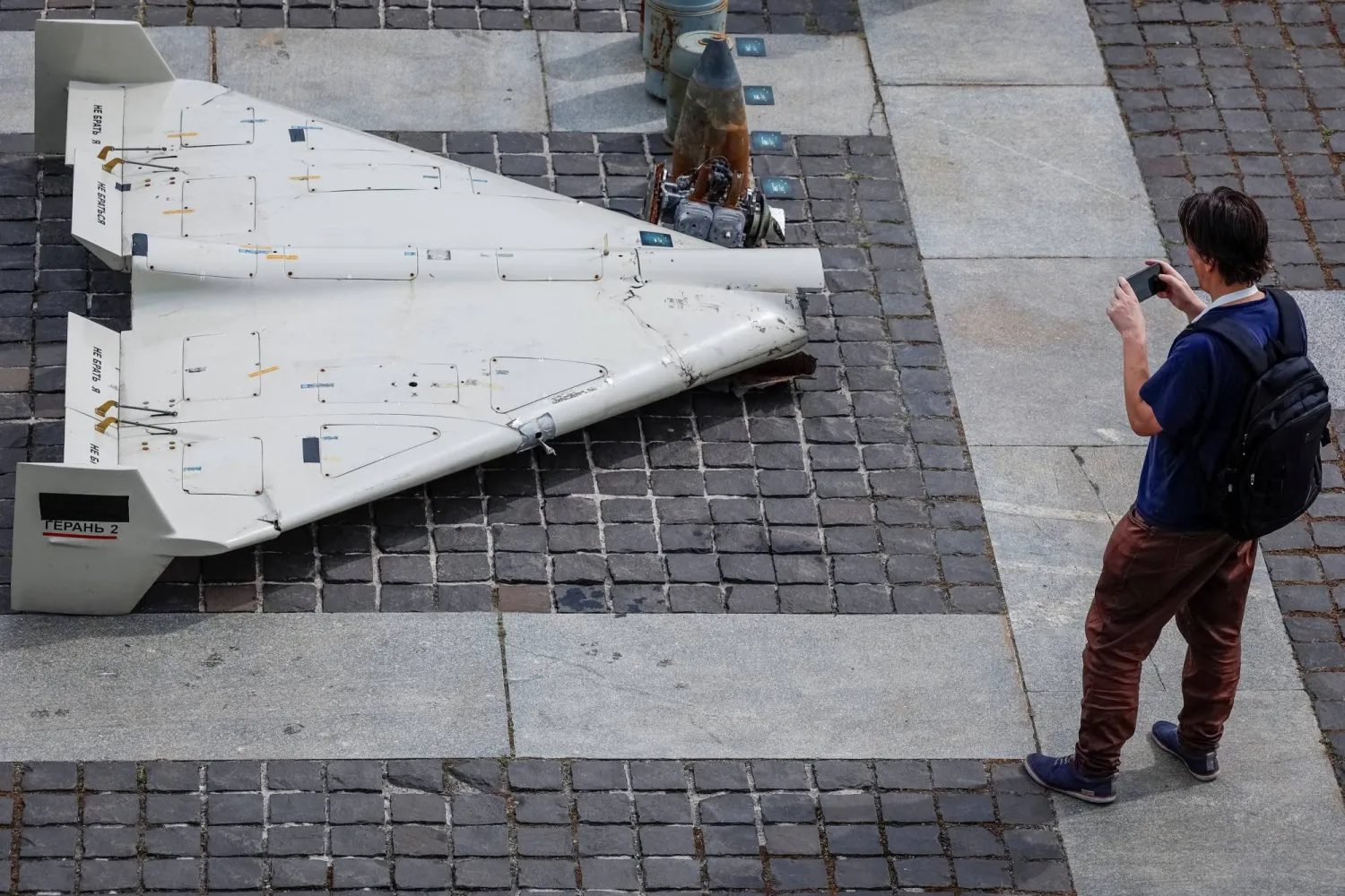 مسيرة إيرانية من طراز «شاهد» أطلقتها روسيا على الأراضي الأوكرانية في معرض بالعاصمة كييف (رويترز)