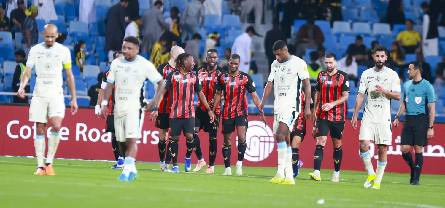 حسرة اتحادية مقابل فرحة للاعبي الرياض خلال مواجهة الفريقين في الدوري السعودي (تصوير: سعد الدوسري)