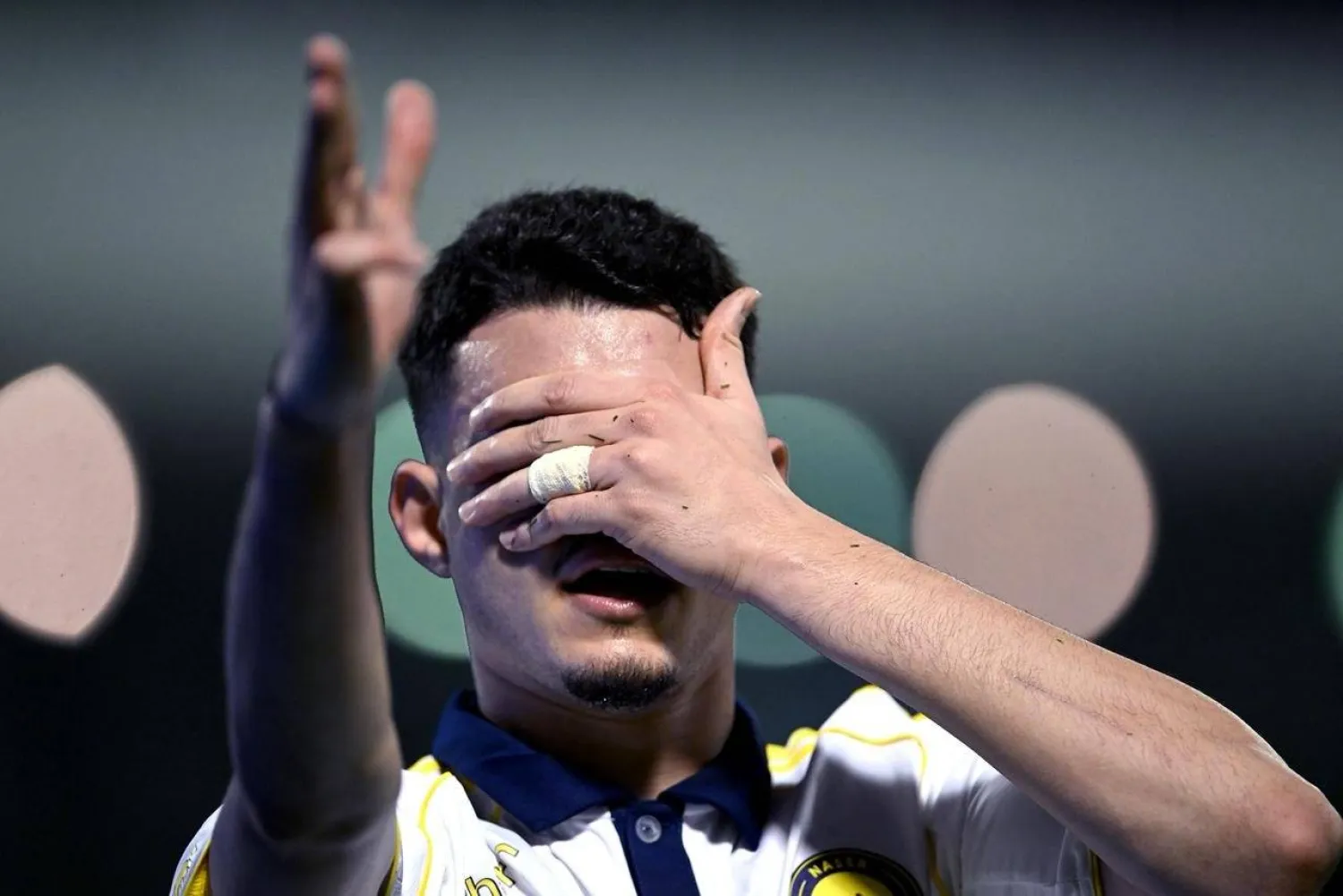 الحمدان محتفلاً بهدفه في مرمى الخليج (واس)