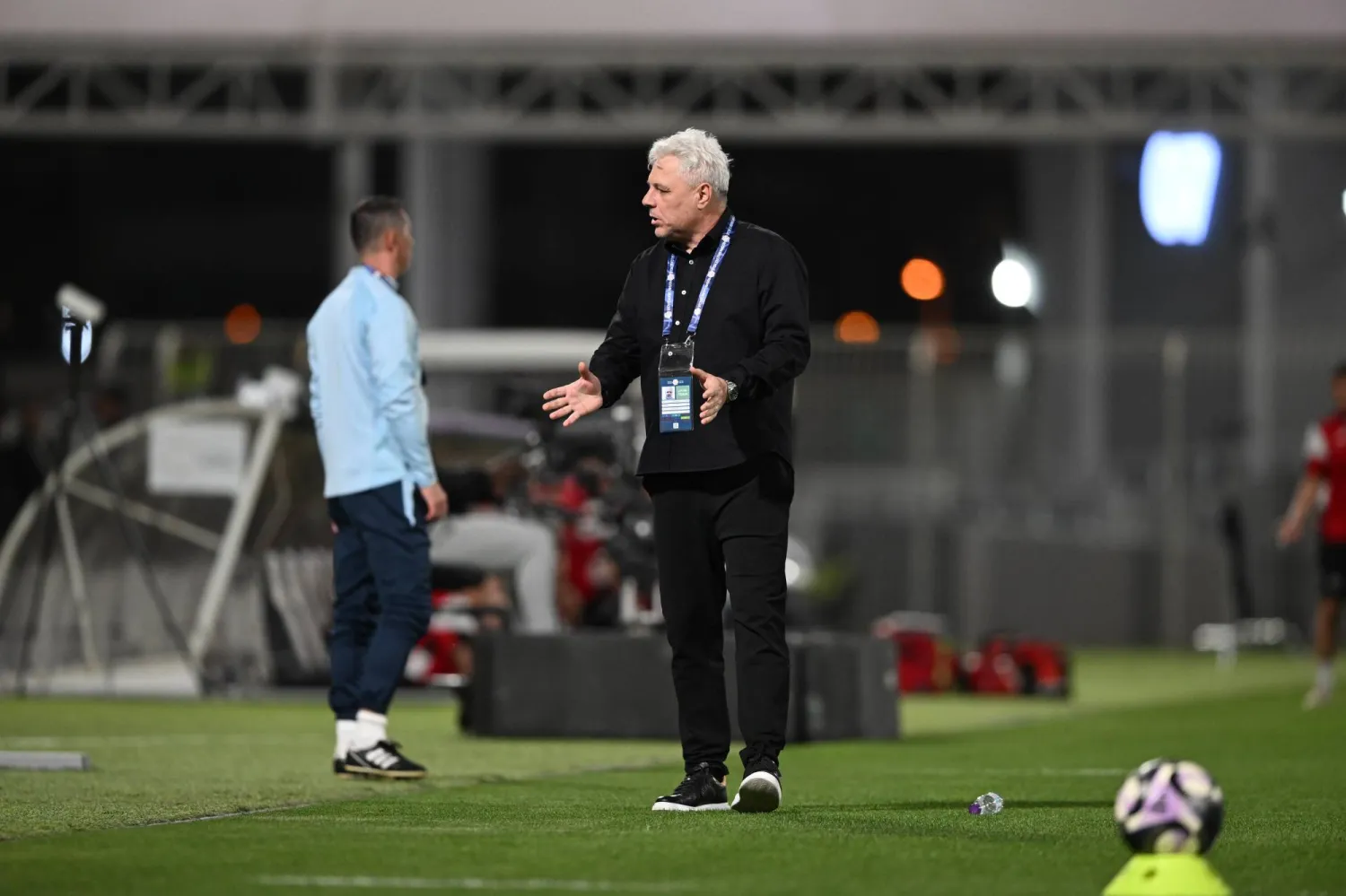 الروماني ماريوس سوموديكا، مدرب الأخدود (تصوير: عبد الرحمن السالم) 