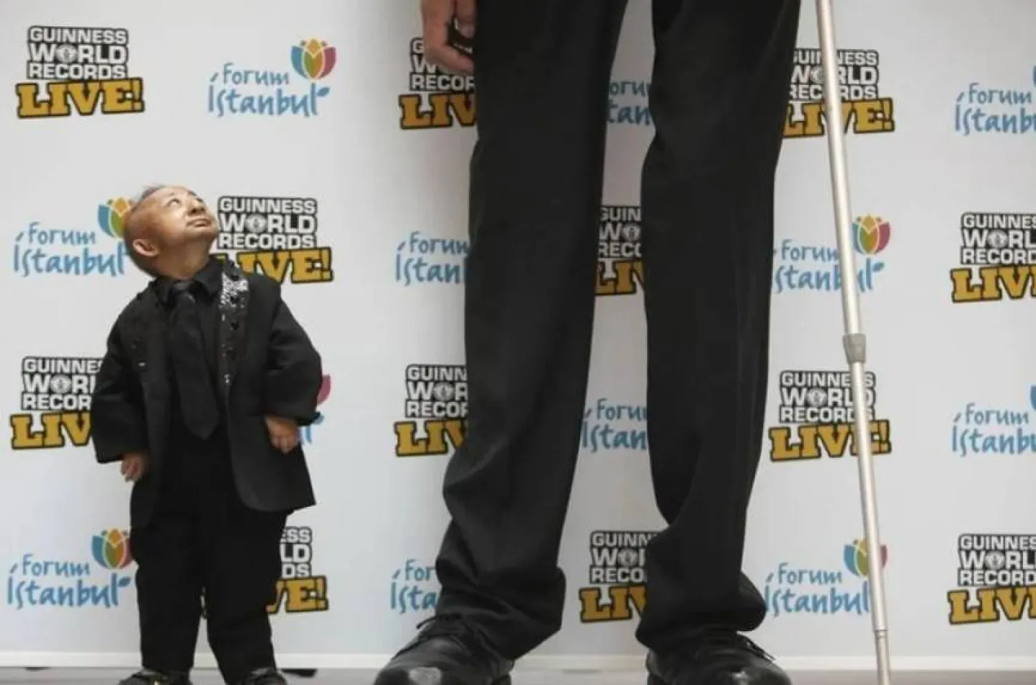 تكشف الدراسات الحديثة عن فوائد صحية غير متوقعة لقصر القامة (رويترز)