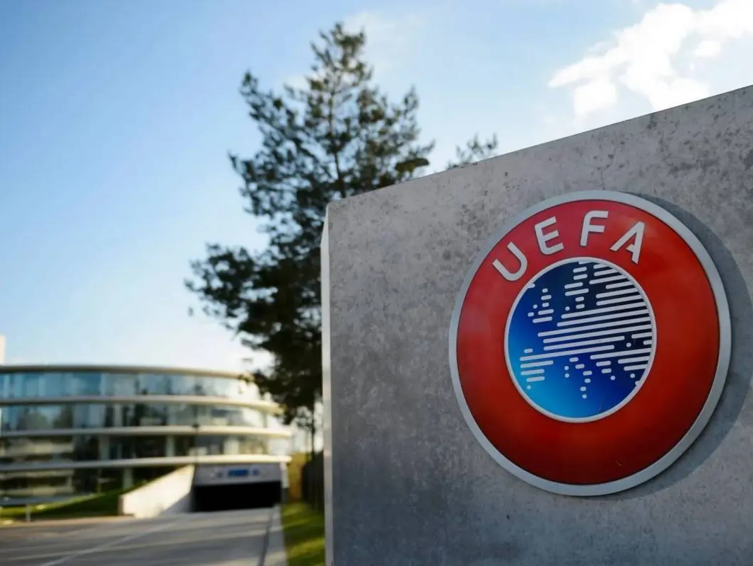 أوضح «يويفا» أنه لم يكن من الممكن التوصل إلى اتفاق مع الأرجنتين بشأن موعد بديل (رويترز)