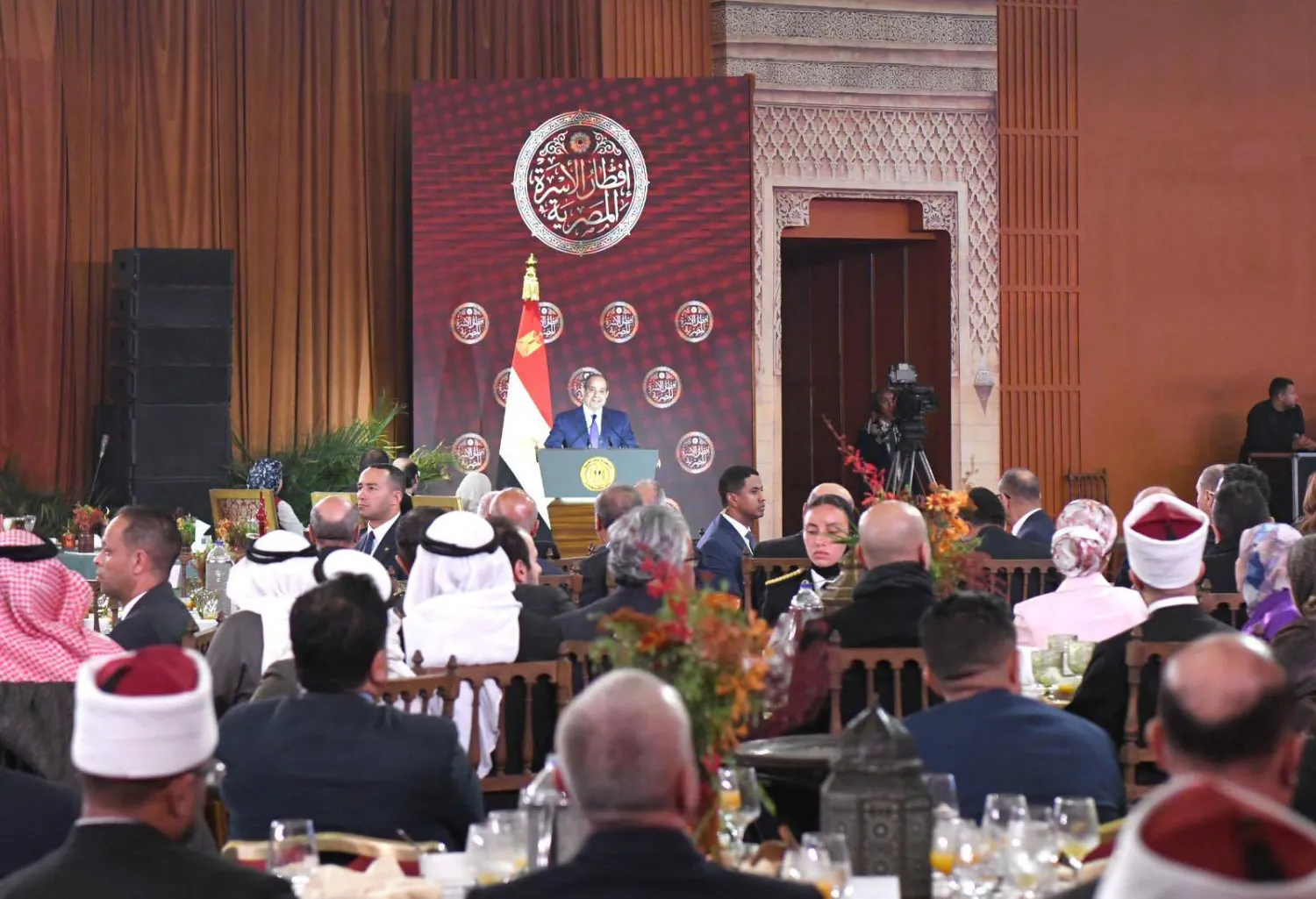 الرئيس عبد الفتاح السيسي خلال مشاركته في إفطار «الأسرة المصرية» مساء السبت (الرئاسة المصرية)