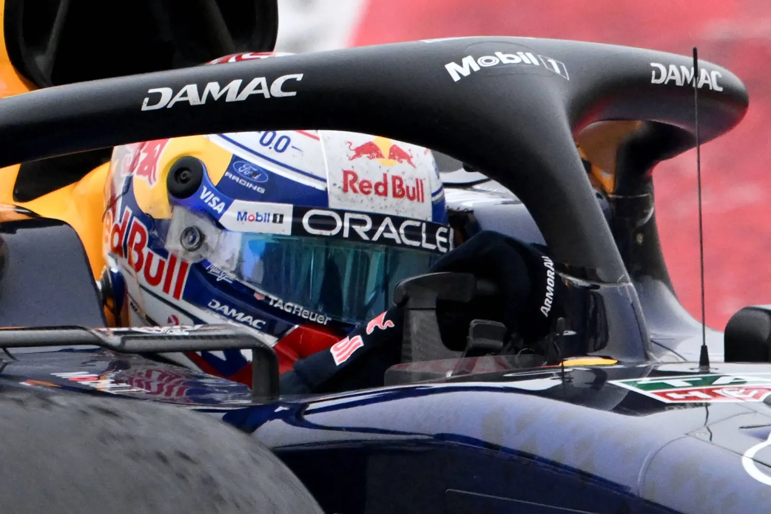 ماكس فرستابن فشل في قيادة سيارة ريد بول في شنغهاي (أ.ف.ب)