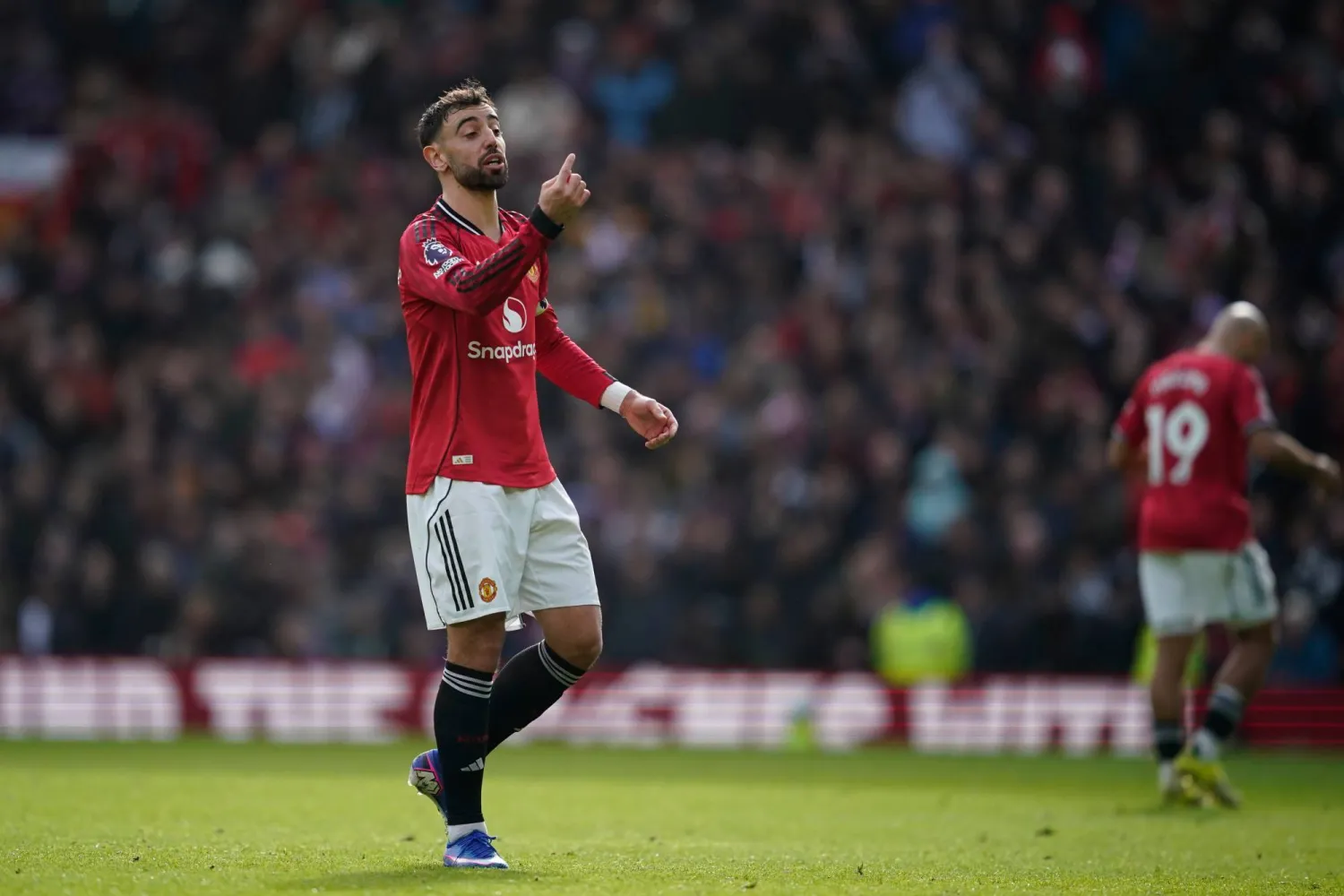 النجم البرتغالي برونو فيرنانديز (أ.ب)