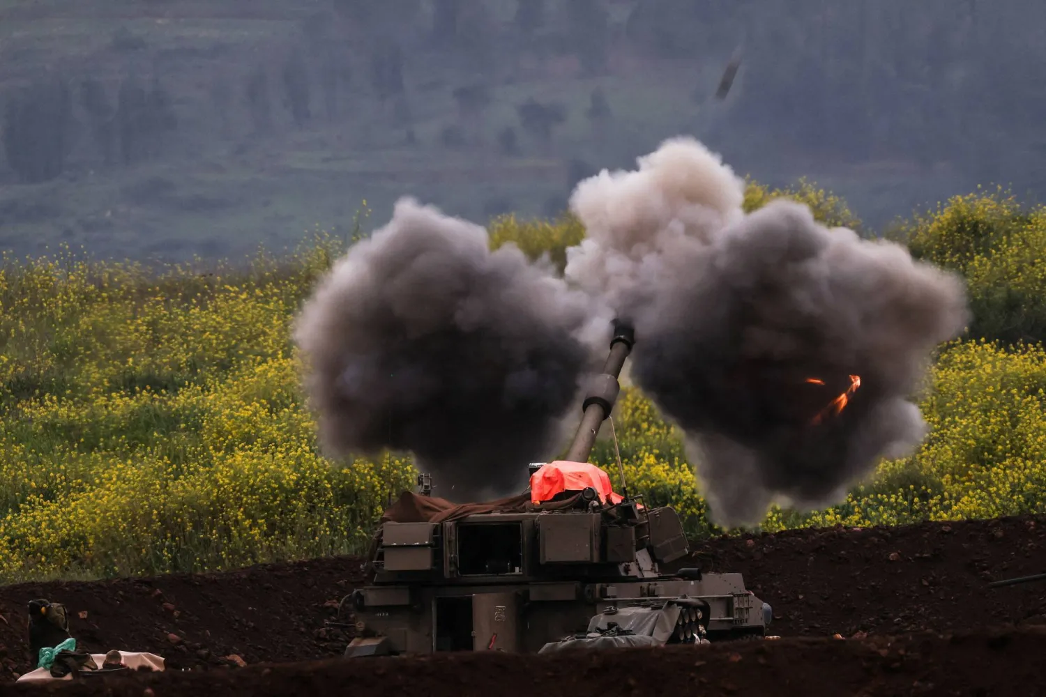 An Israeli artillery unit fires, amid escalation between Hezbollah and Israel, and amid the US-Israeli conflict with Iran, on the Israeli side of the Israel-Lebanon border, March 15, 2026. REUTERS/Shir Torem   