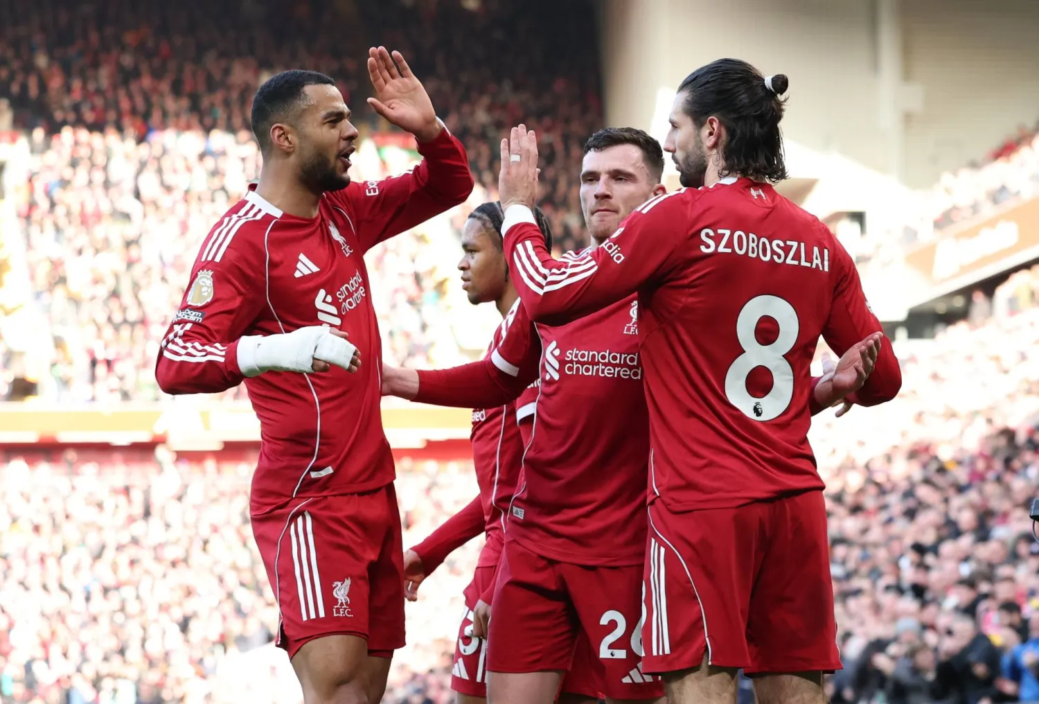 قال المدرب الهولندي لليفربول أرنه سلوت: «عموماً لا أعتقد أن غياب العطلة الشتوية مفيد للأندية الإنجليزية» (إ.ب.أ)