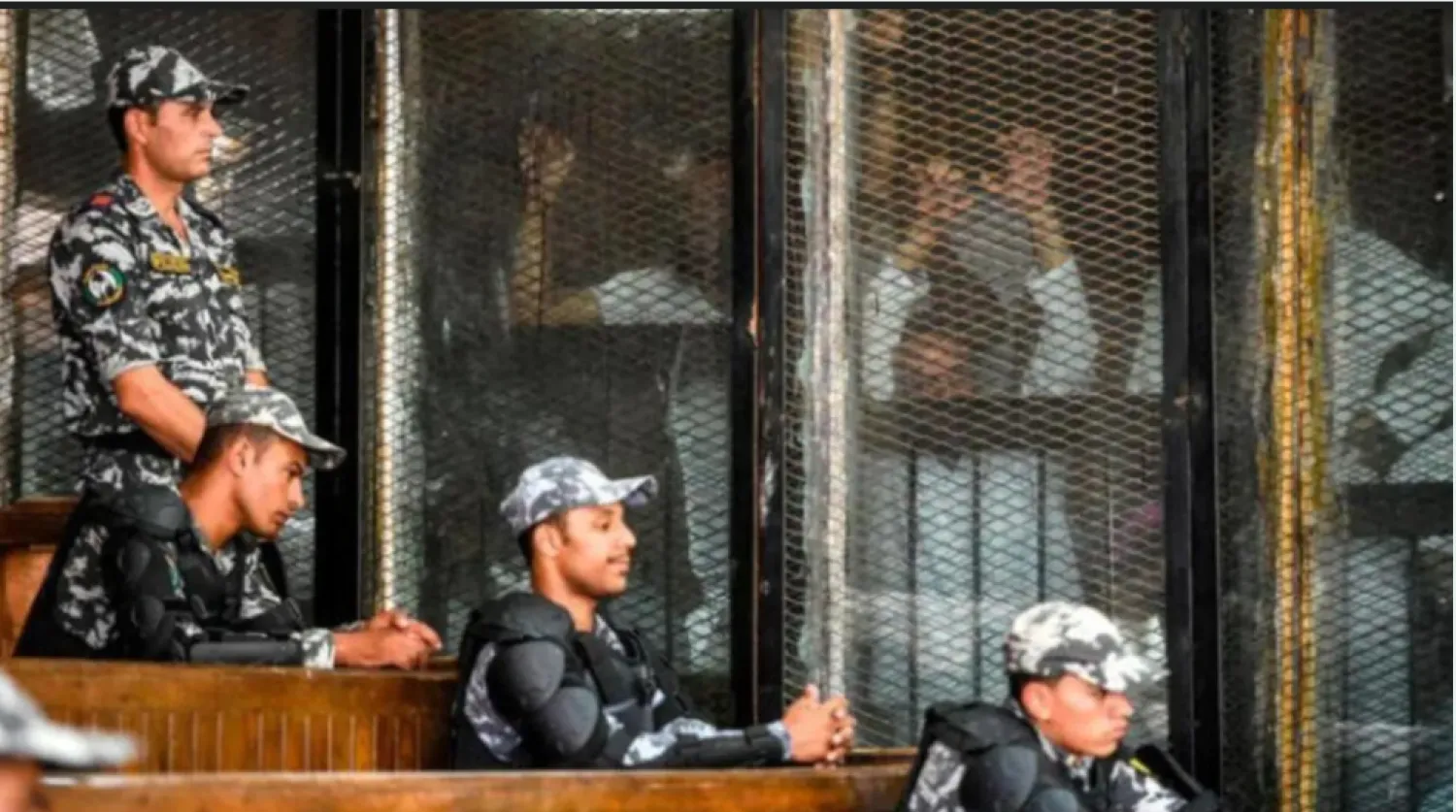 جانب من محاكمة سابقة لعناصر من «الإخوان» في مصر (أ.ف.ب)
