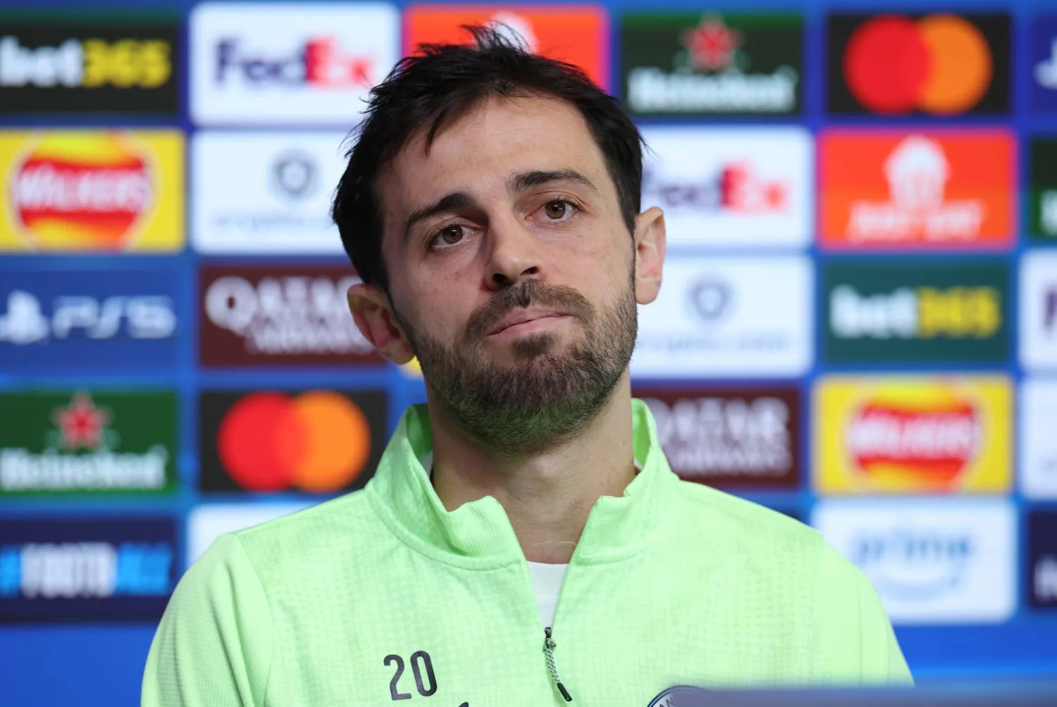 البرتغالي برناردو سيلفا لاعب مانشستر سيتي (إ.ب.أ)