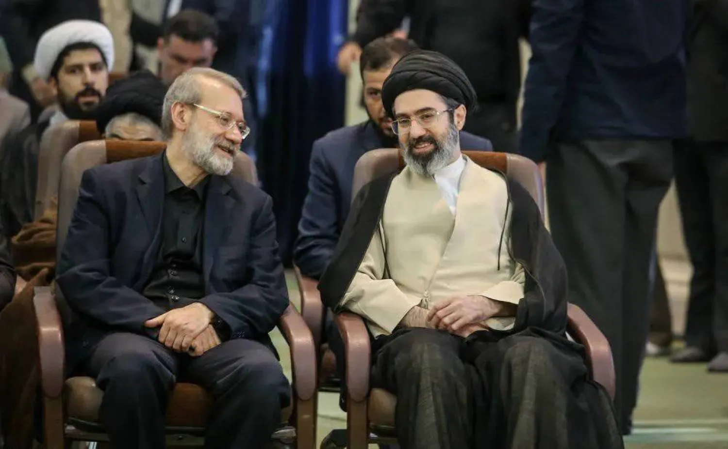 المرشد الإيراني الجديد مجتبى خامنئي ورئيس مجلس الأمن القومي الإيراني علي لاريجاني (مهر)