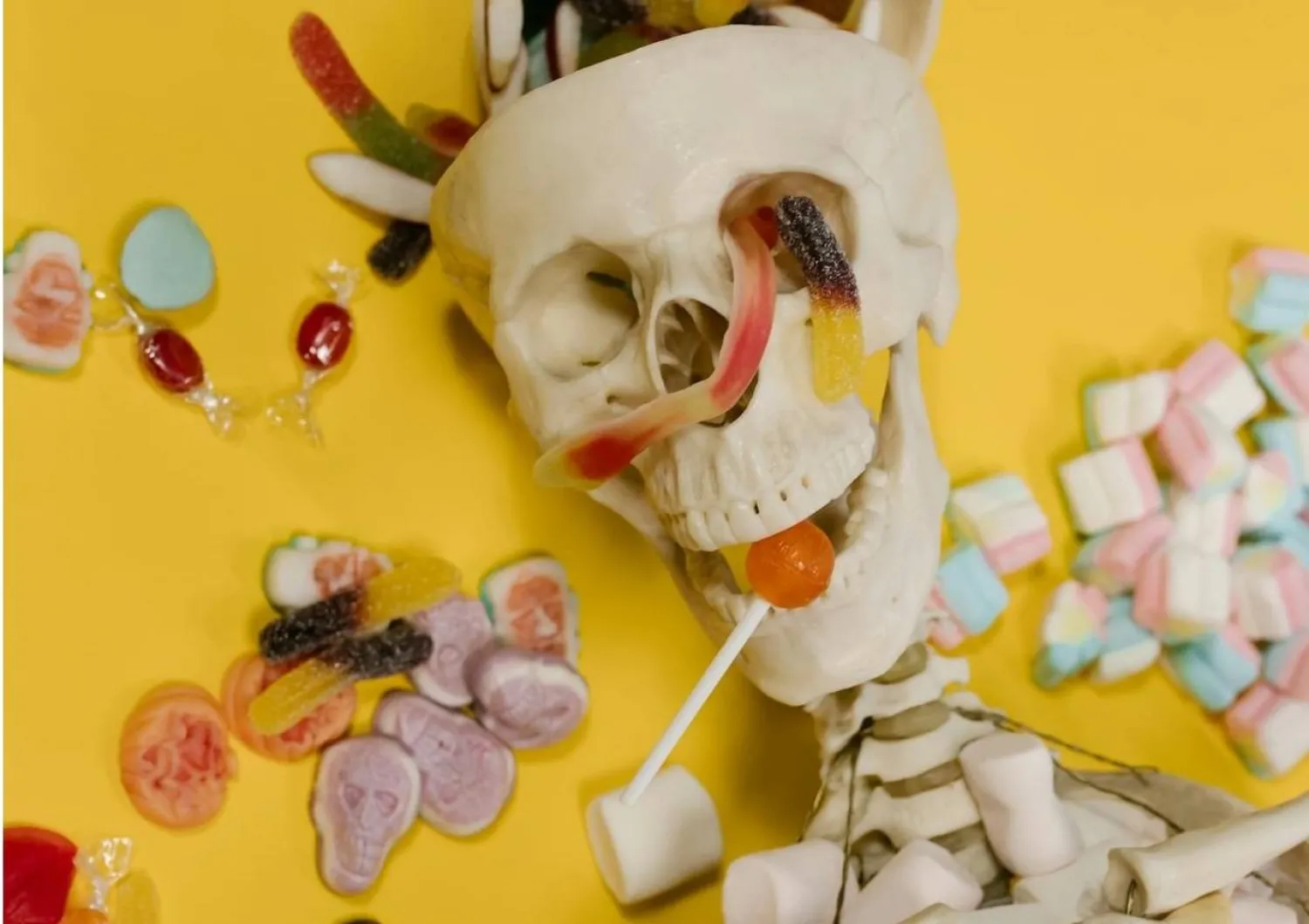 الأشخاص الذين يكثرون من تناول الأطعمة فائقة المعالجة تتراجع لديهم كثافة المعادن في العظام (بكسلز)