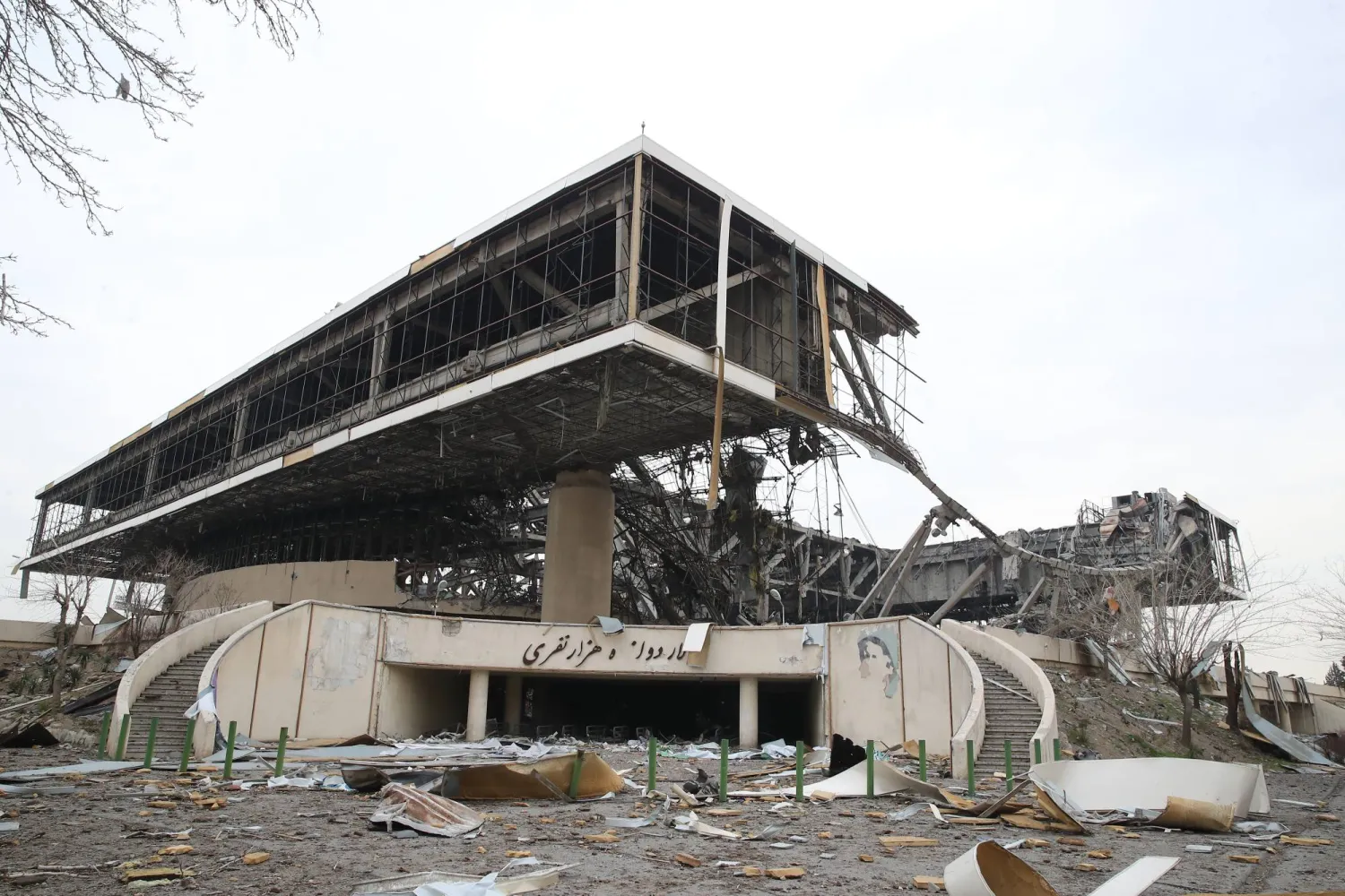 جانب من الدمار جراء الغارات الإسرائيلية على طهران (د.ب.أ)