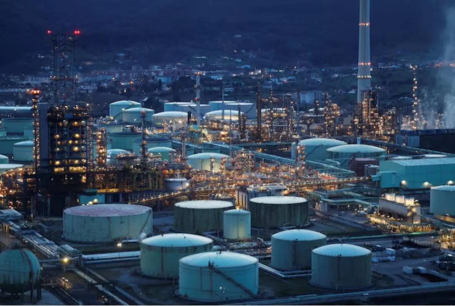 مصفاة نفط مملوكة لشركة «ريبسول» الإسبانية (رويترز)