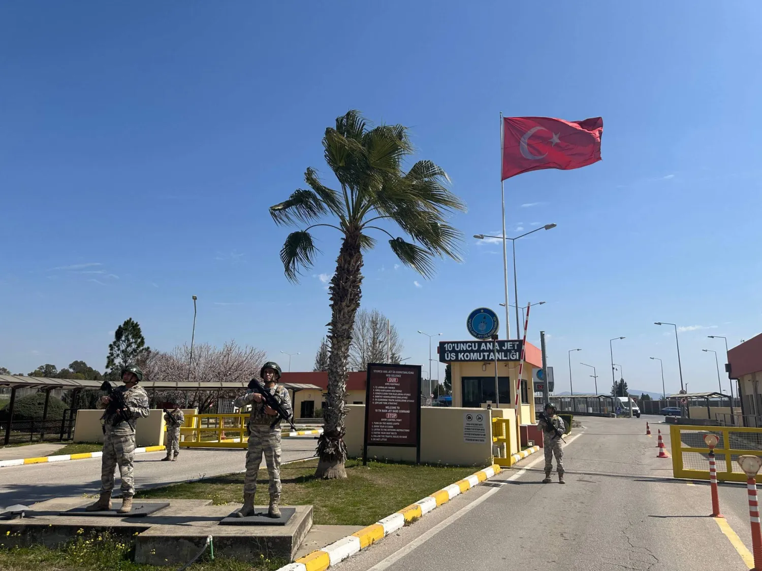 This handout picture taken and released by the Turkish Ministry of National Defense press office on March 12, 2026 shows Turkish soldiers waiting in front of Incirlik military base in Adana. (Turkish Defense Ministry / Turkish Ministry of National Defense / AFP) 