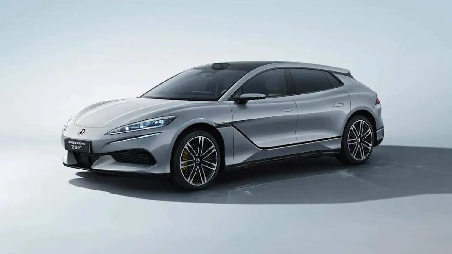 سيارة «دينزا» التي جرّبت فيها البطارية