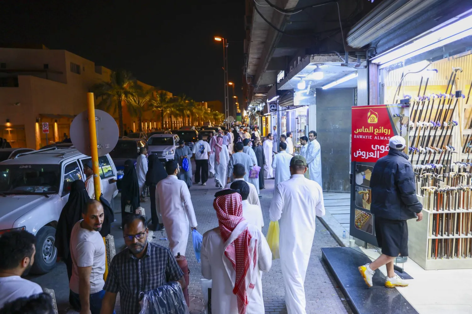 أسواق وسط الرياض شهدت حركة شراء لا مثيل لها (تصوير: سعد الدوسري)