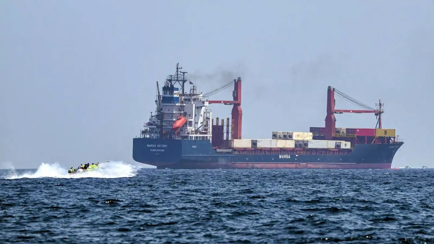 سفينة شحن في عرض البحر (أ.ف.ب)