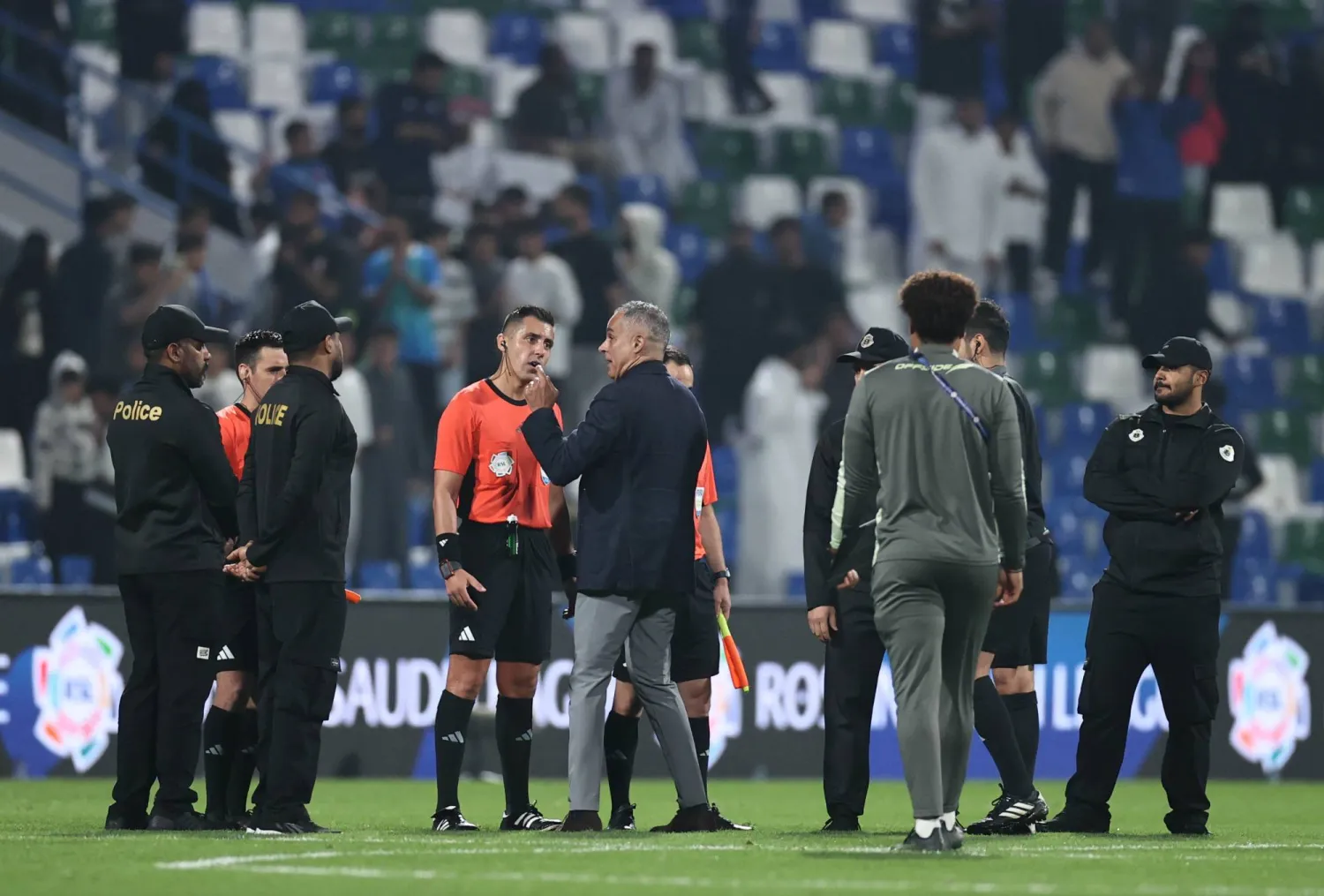 غوميز أظهر احتجاجا علنيا على حكم مباراتهم الأخيرة أمام الهلال (تصوير: سعد العنزي)