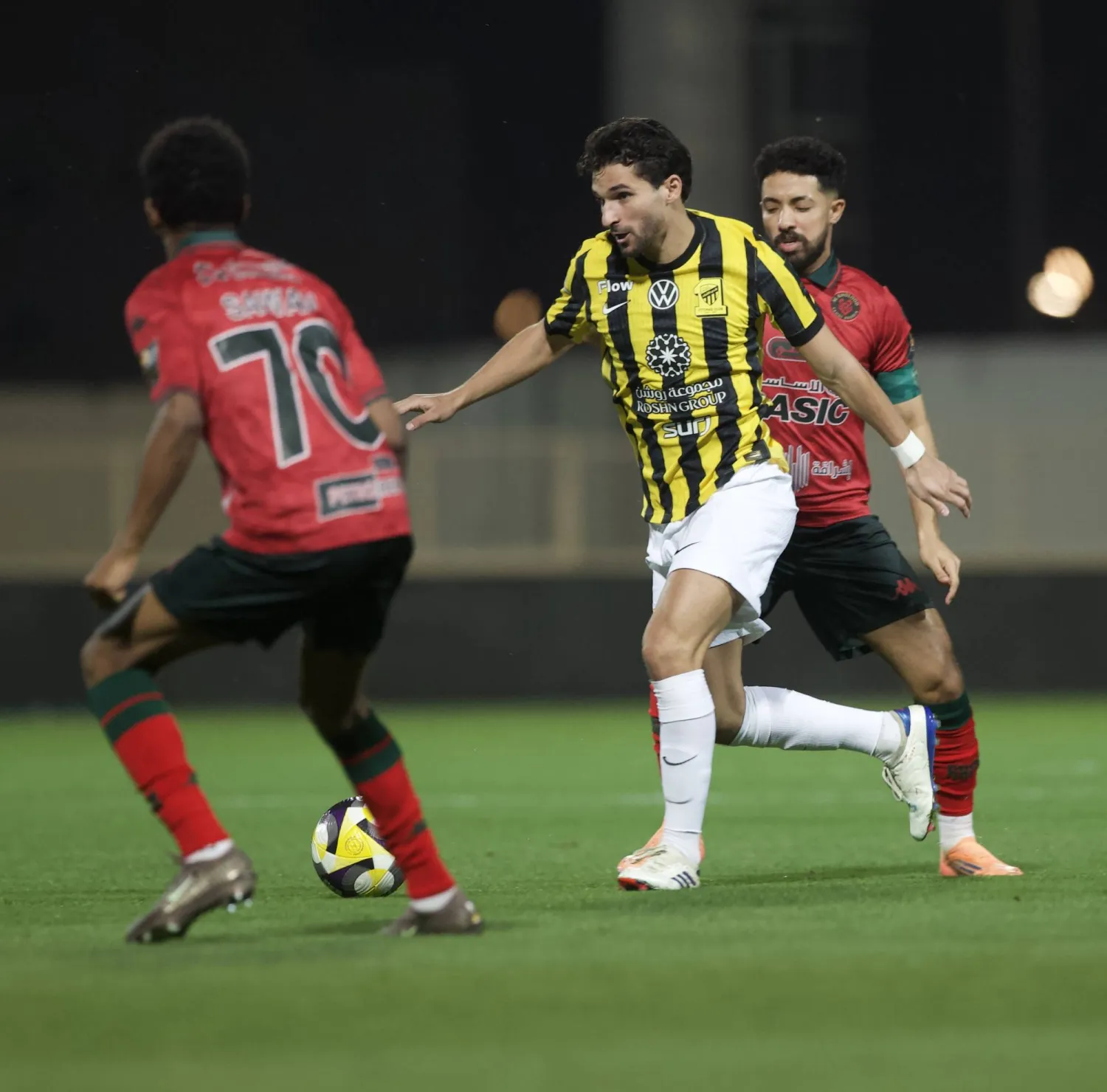 عوار يقود هجمة اتحادية أمام الخلود (تصوير: نايف العتيبي)