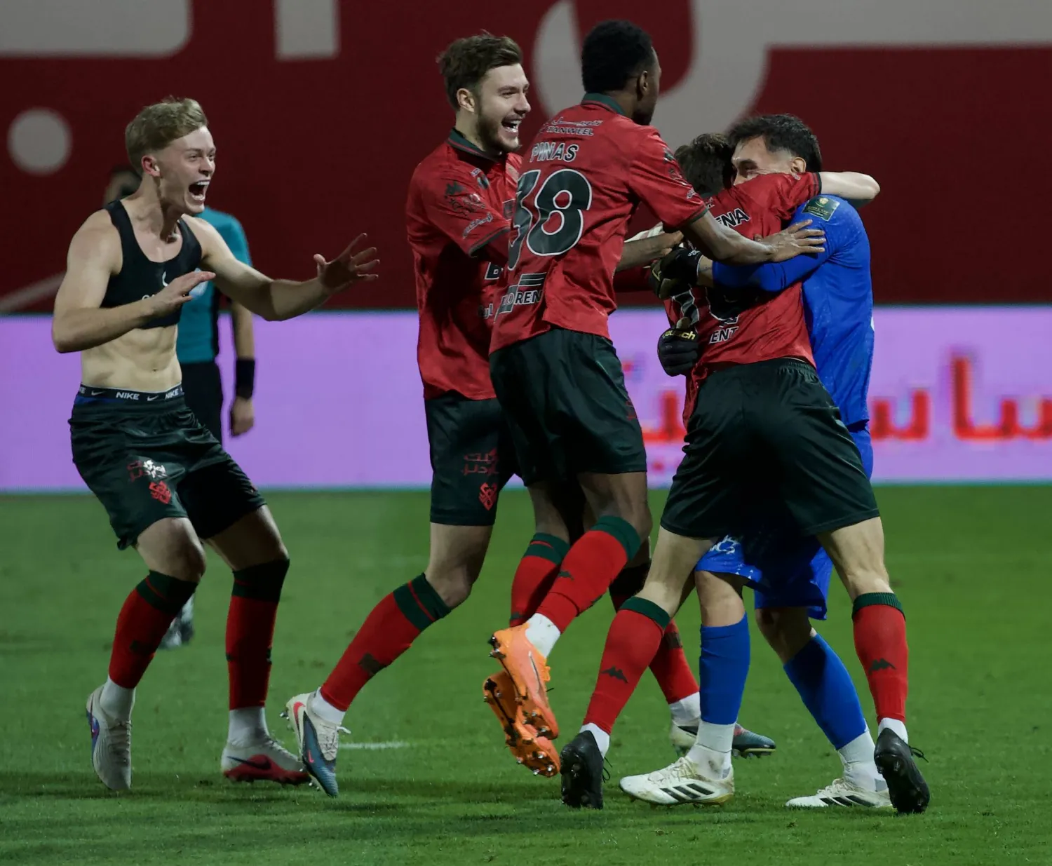 عاش الخلود ليلة تاريخية بعد تأهله إلى نهائي كأس الملك (تصوير: نايف العتيبي) 