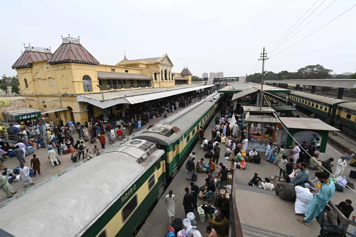 Travelers crowd a railway station on their way home to celebrate Eid al-Fitr, in Karachi Pakistan, 18 March 2026. EPA/SHAHZAIB AKBER
