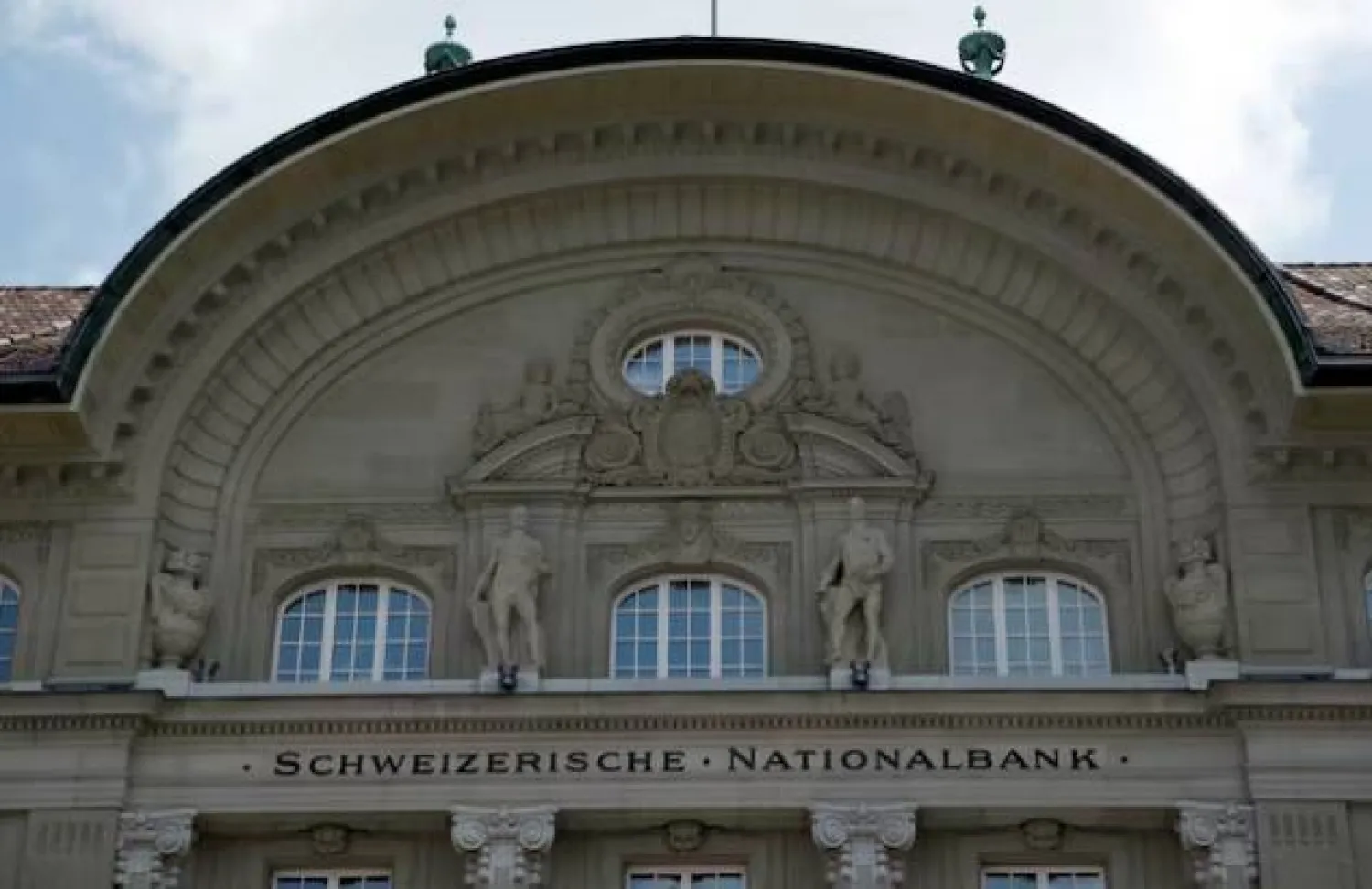 صورة لمقر البنك الوطني السويسري في بيرن (رويترز)
