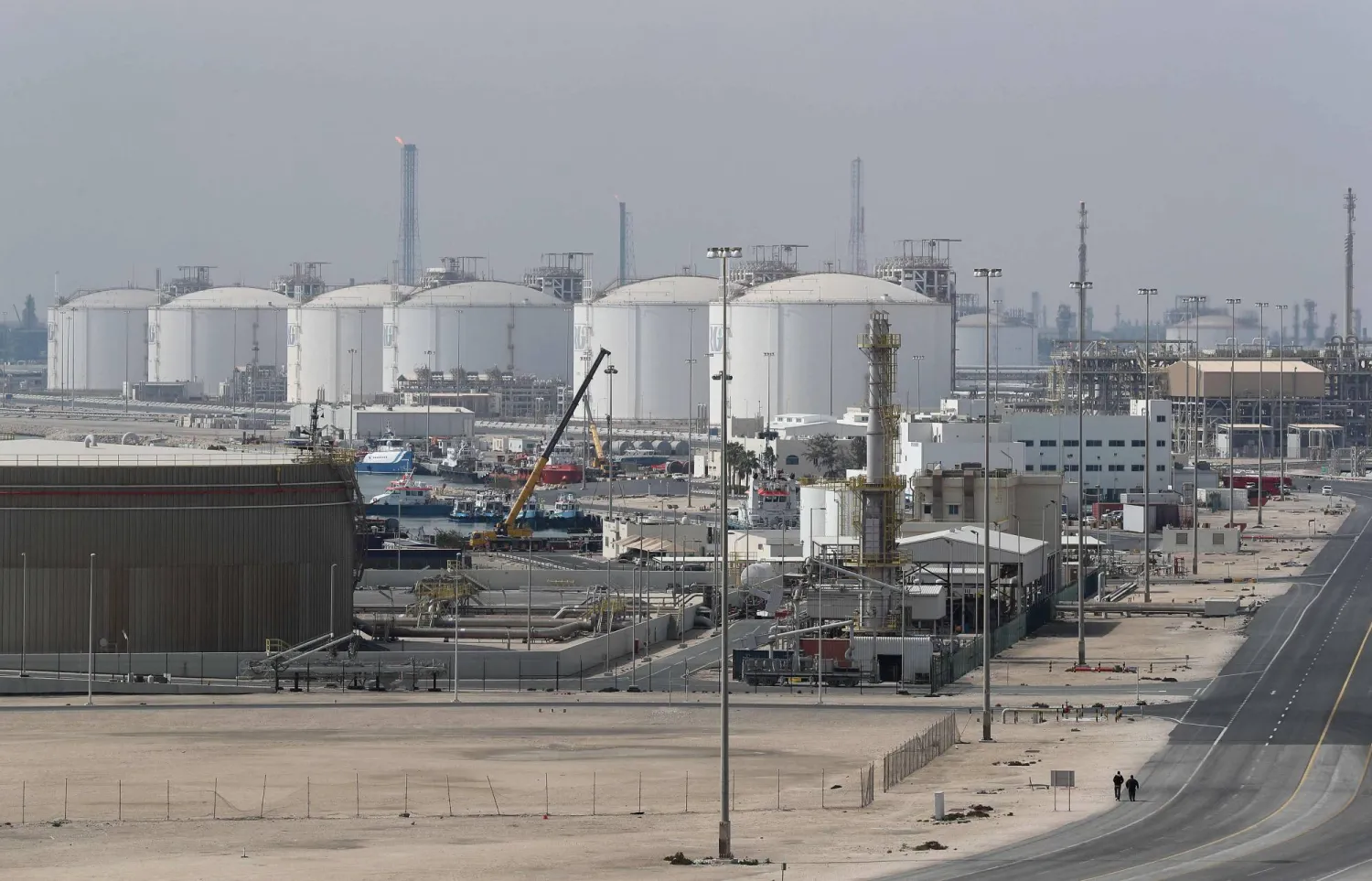 (FILES) This picture shows the Ras Laffan Industrial City, Qatar's principal site for production of liquefied natural gas and gas-to-liquid, administrated by Qatar Petroleum, some 80 kilometers (50 miles) north of the capital Doha, on February 6, 2017. (Photo by KARIM JAAFAR / AFP)
