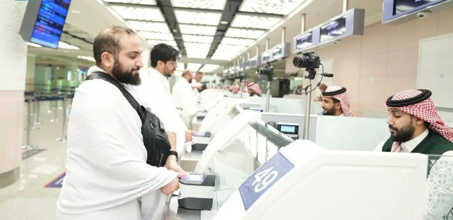 واصلت المطارات السعودية دورها الإقليمي والمحوري في استقبال رحلات ناقلات دول الجوار والعديد من شركات الطيران العالمية (واس)