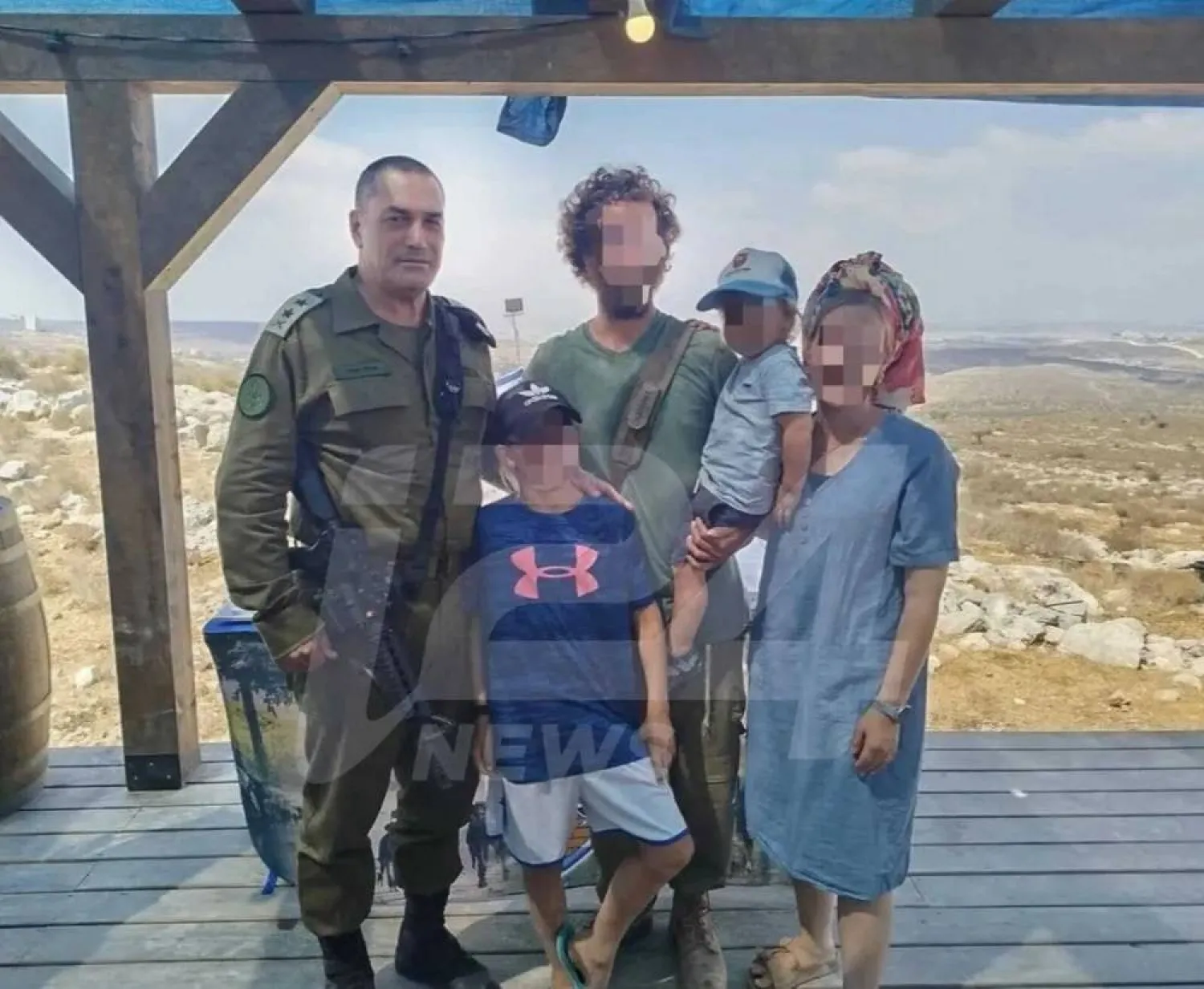 رئيس أركان الجيش الإسرائيلي يلتقي مستوطنين بالضفة الغربية في أغسطس الماضي (موقع آي 24 نيوز العبري)