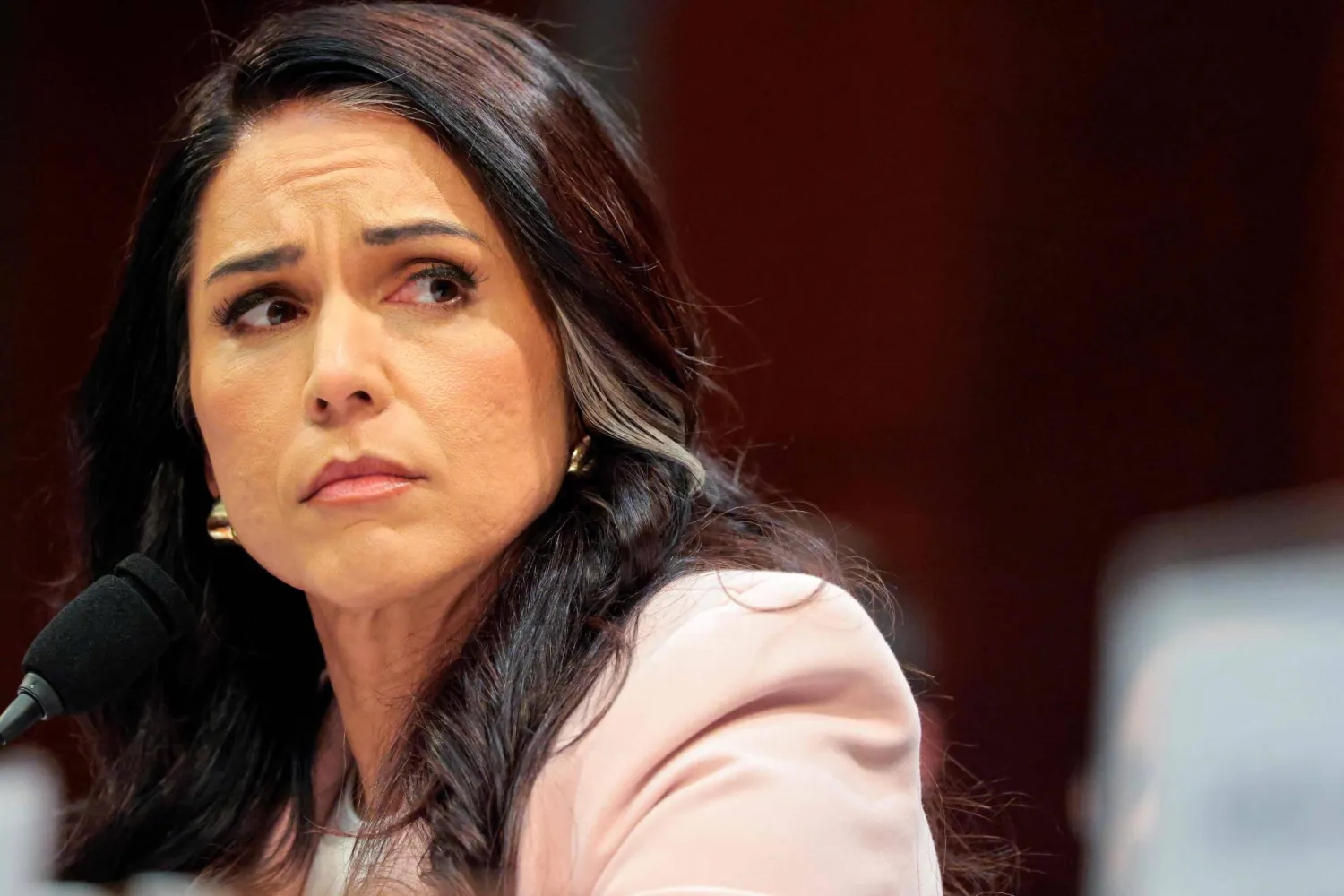 تولسي غابارد ‌مديرة المخابرات الوطنية الأميركية خلال جلسة استماع في الكونغرس (أ.ف.ب)