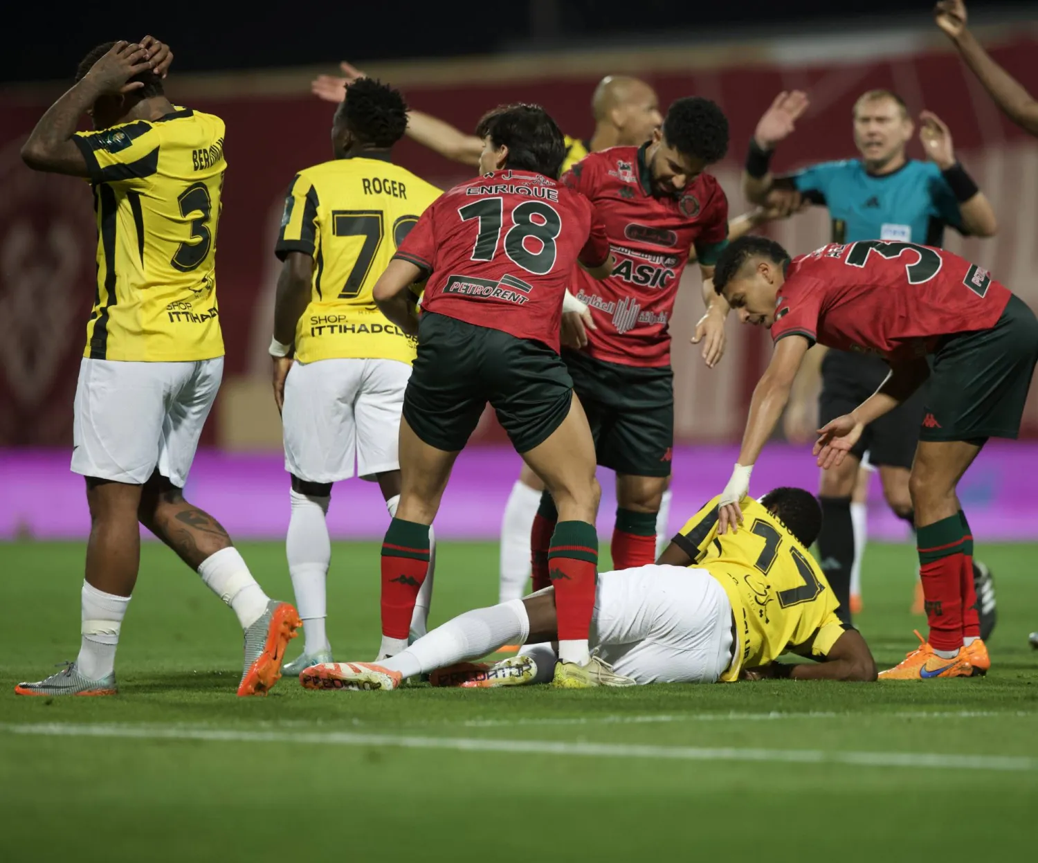 دومبيا تعرّض لتمزق في الرباط الصليبي الأمامي للركبة (تصوير: نايف العنزي)