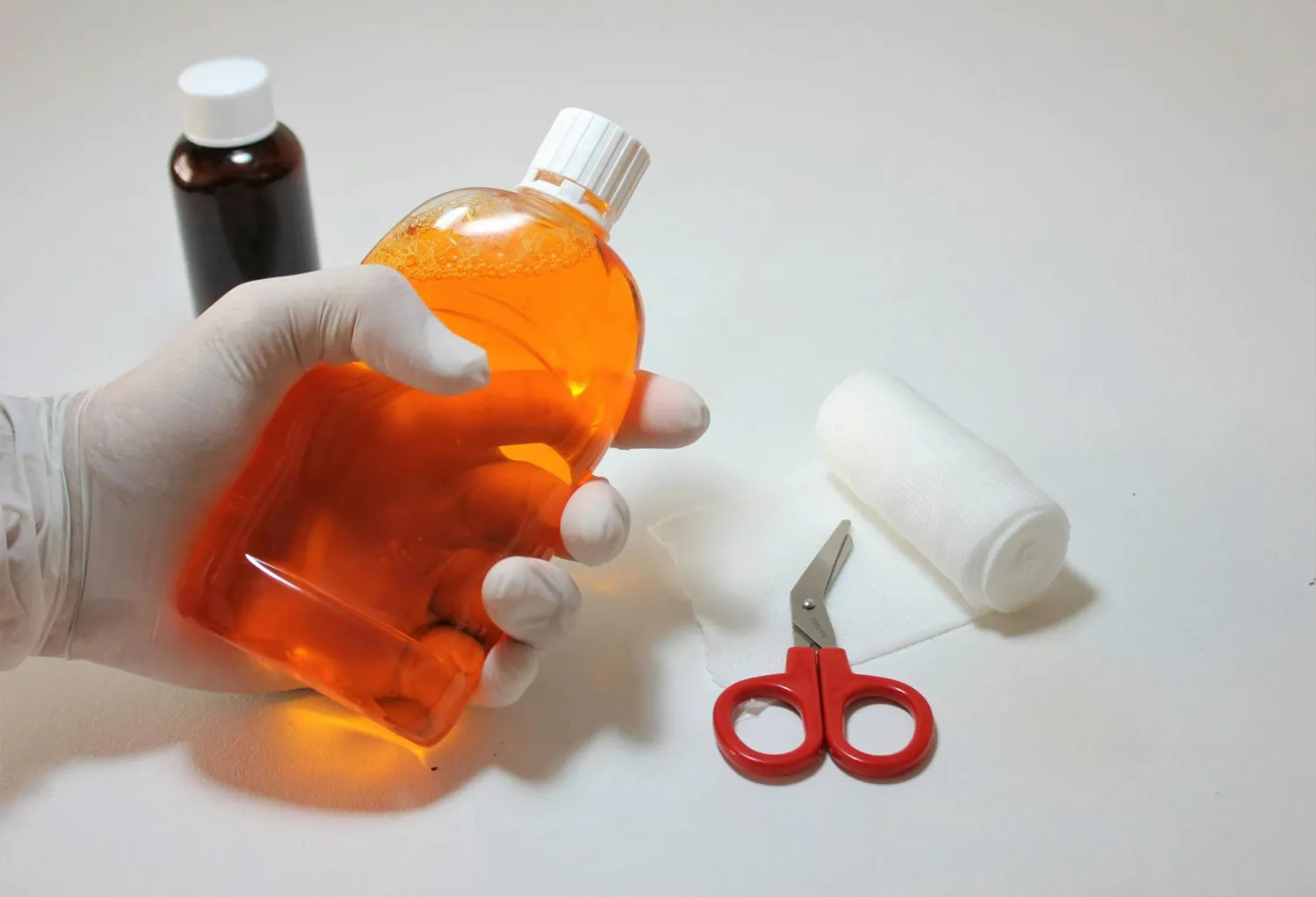 غسولات الفم التي تحتوي على بيروكسيد الهيدروجين تُخفف الألم وتساعد في شفاء القرح المستديرة (بيكسلز)