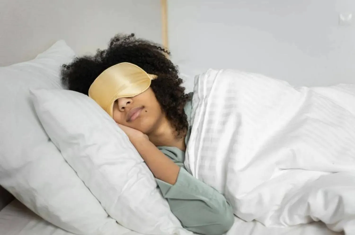 النوم في صدارة الأولويات لتحسين الصحة وتعزيز طاقة الجسم (بيكسلز)