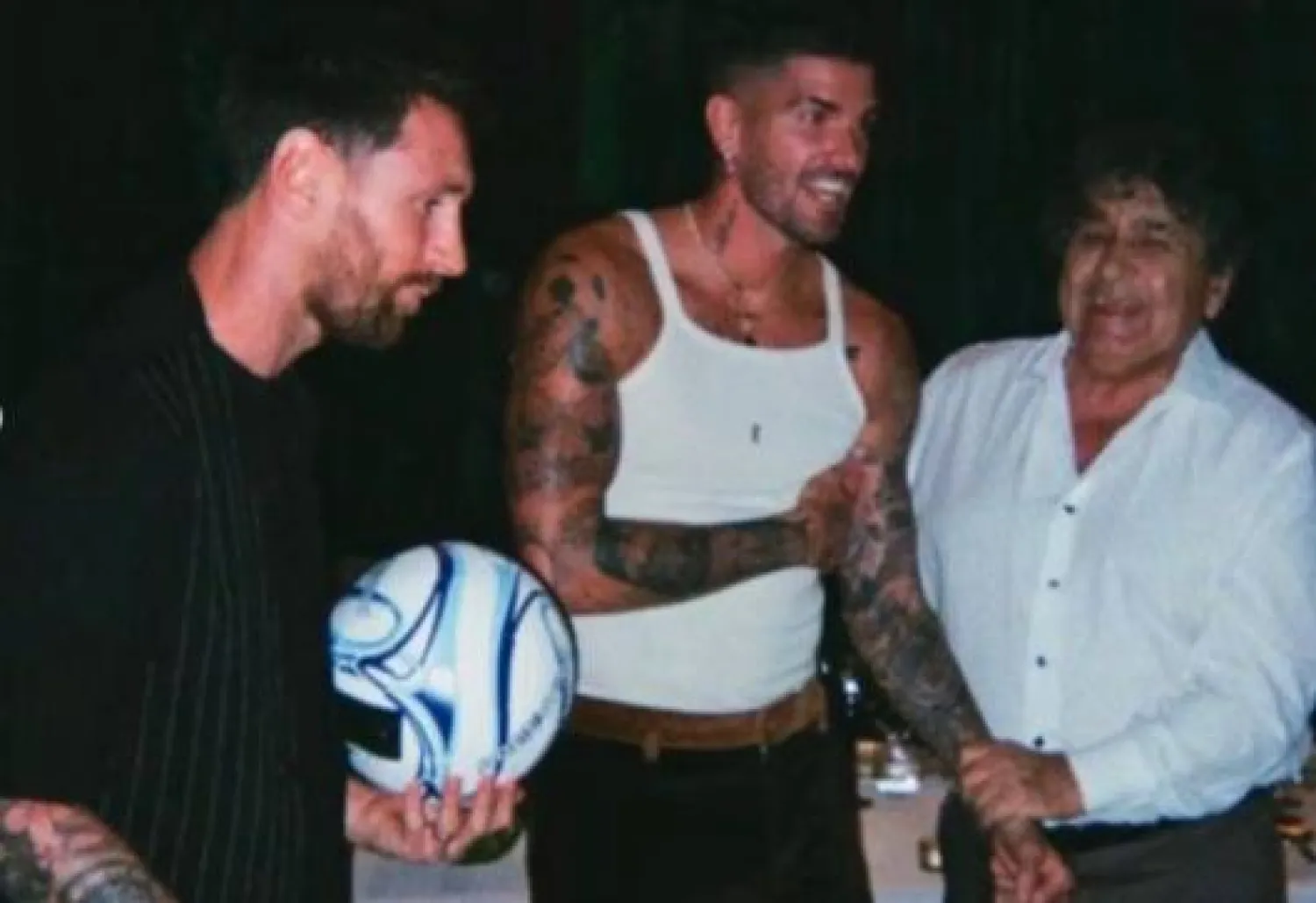 النجم الأرجنتيني ليونيل ميسي مع زميله رودريغو دي بول في فيديو غنائي (حسابه على إنستغرام)