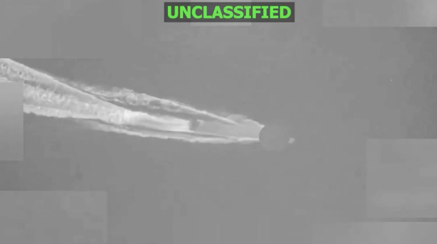 فيديو نشره الجيش الأميركي لغارة استهدفت سفينة في شرق المحيط الهادئ (أ.ف.ب)