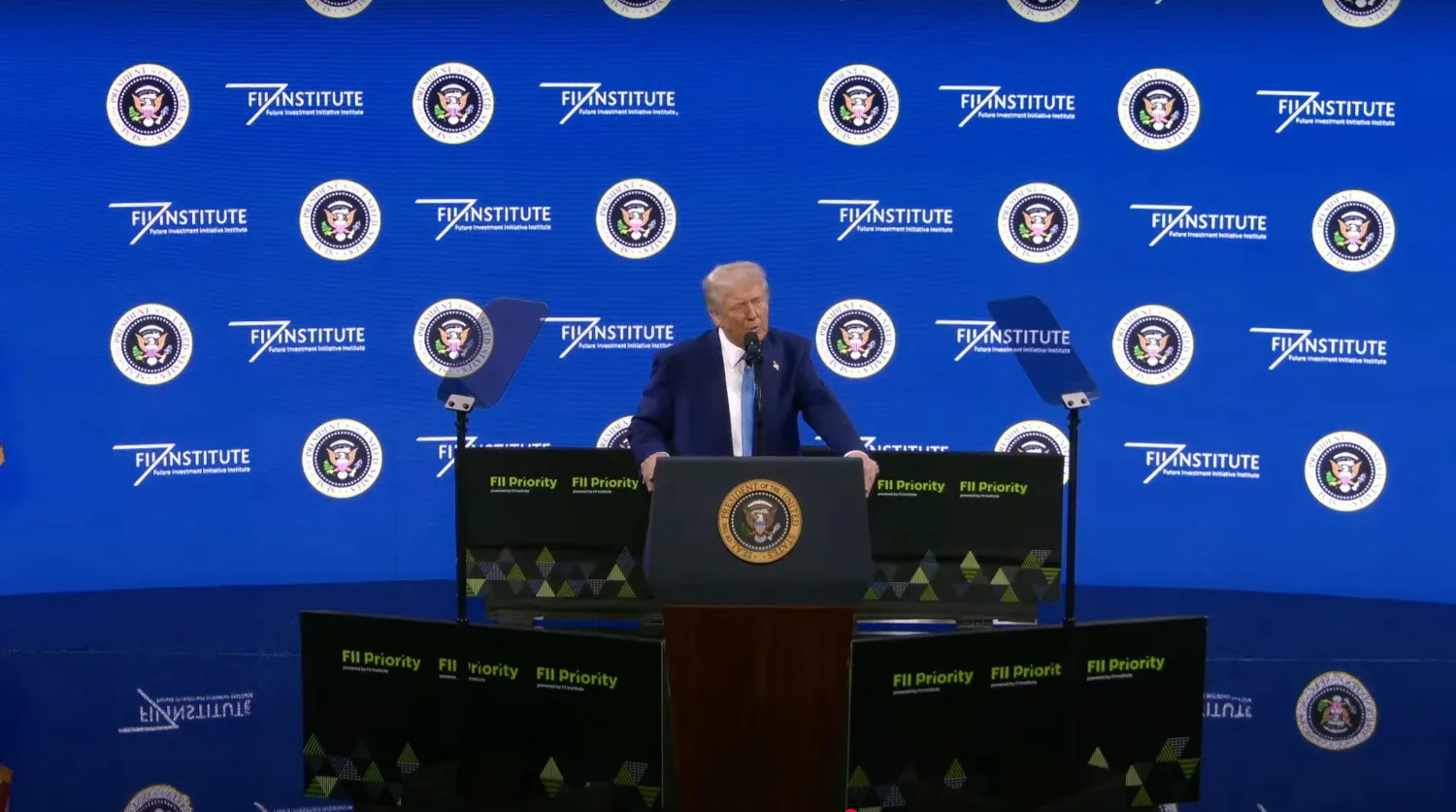 ترمب خلال إلقائه كلمة في نسخة العام الماضي من «قمة ميامي» (الشرق الأوسط)