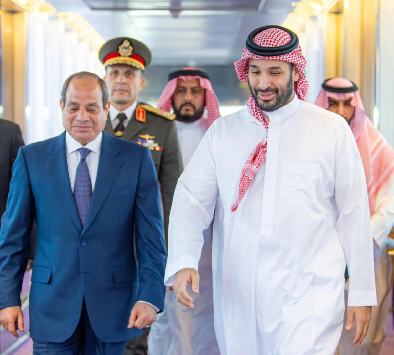 الأمير محمد بن سلمان ولي العهد رئيس مجلس الوزراء السعودي يستقبل الرئيس المصري عبد الفتاح السيسي في جدة (واس)