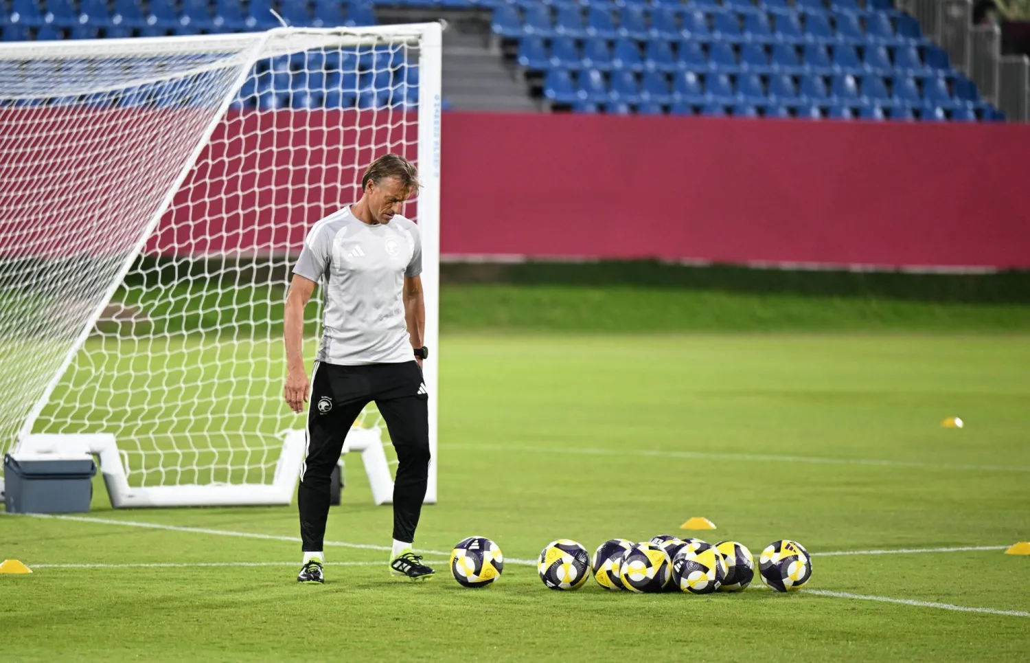 رينارد اعتمد منتخبا رديفا في معسكر جدة (تصوير: بشير صالح)