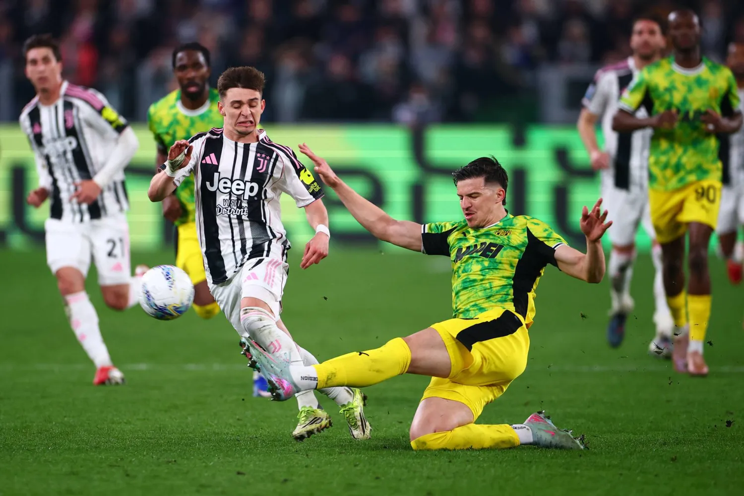 من المواجهة التي جمعت اليوفي وساسولو (رويترز)